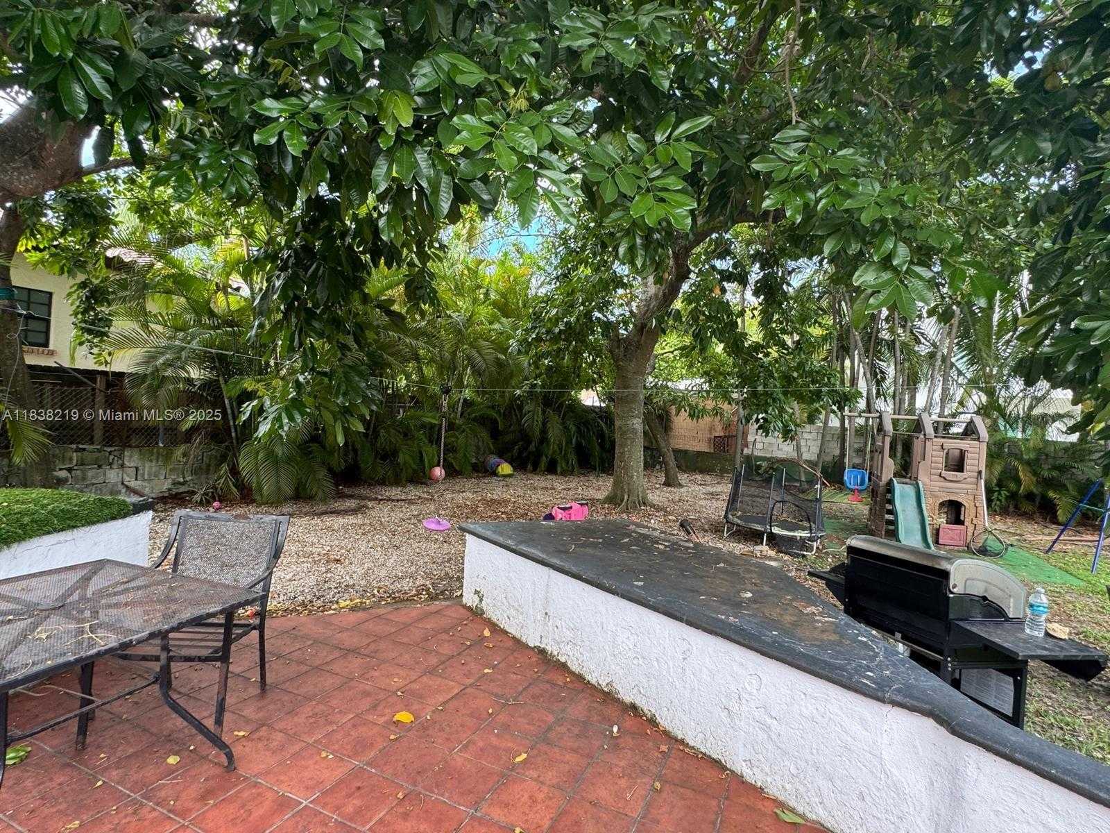 Small Image of 141 SOUTH WEST 20TH RD, Miami Number 8