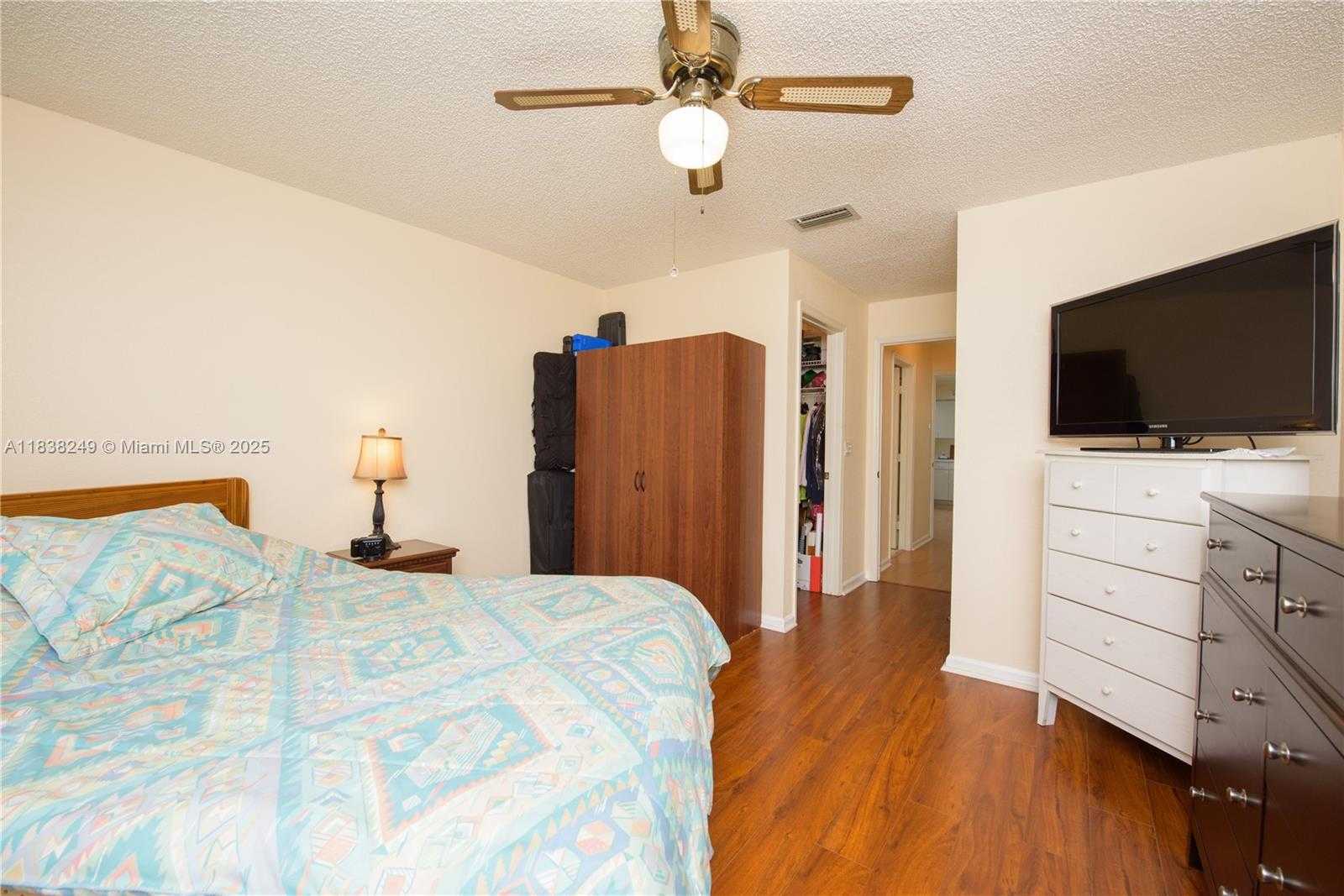 Small Image of 2510 SOUTH EAST 7TH PL, Homestead Number 9