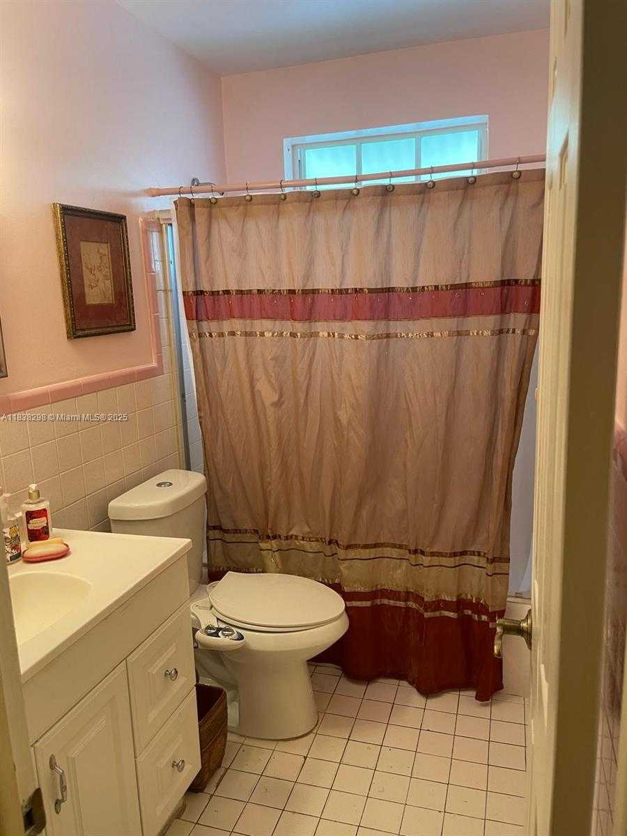 Small Image of 292 WEST 39TH PL, Hialeah Number 11