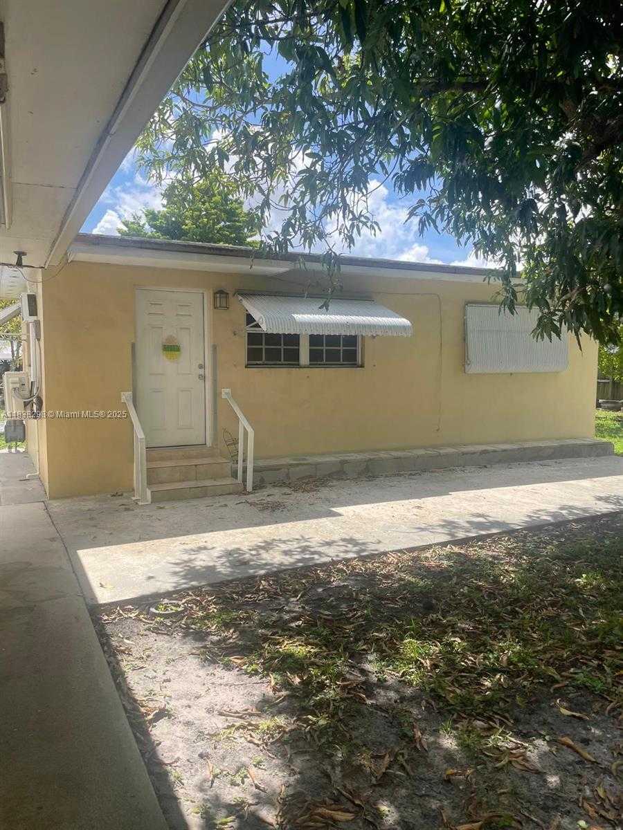 Small Image of 292 WEST 39TH PL, Hialeah Number 14