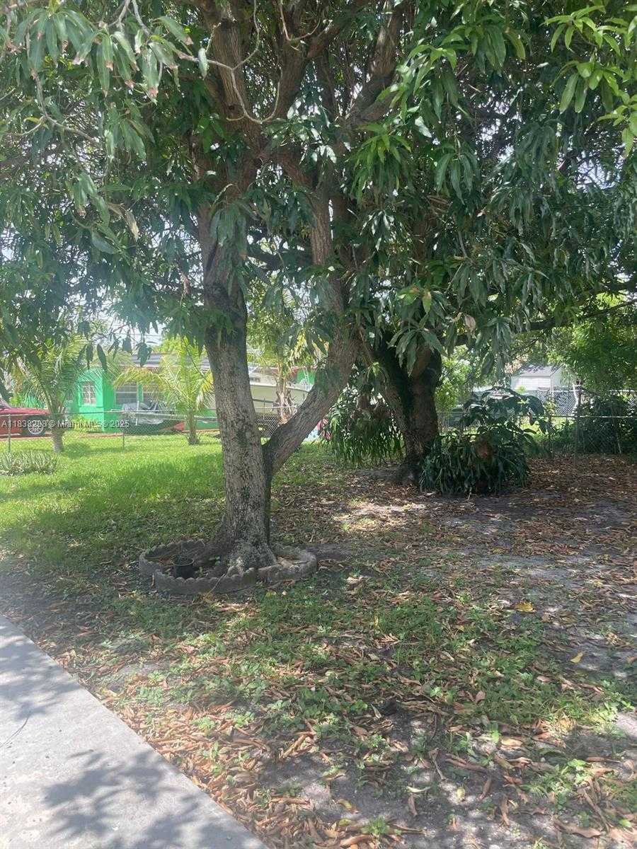 Small Image of 292 WEST 39TH PL, Hialeah Number 15