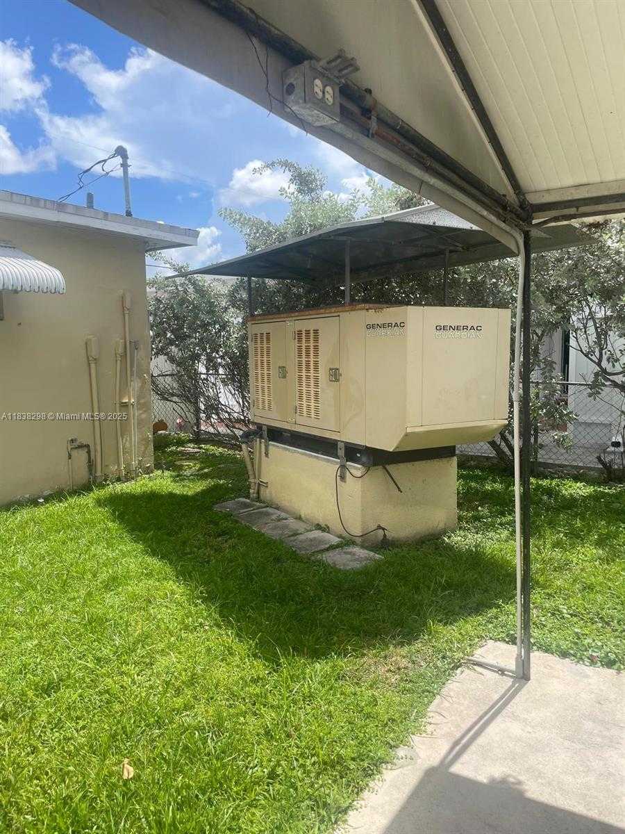 Small Image of 292 WEST 39TH PL, Hialeah Number 16