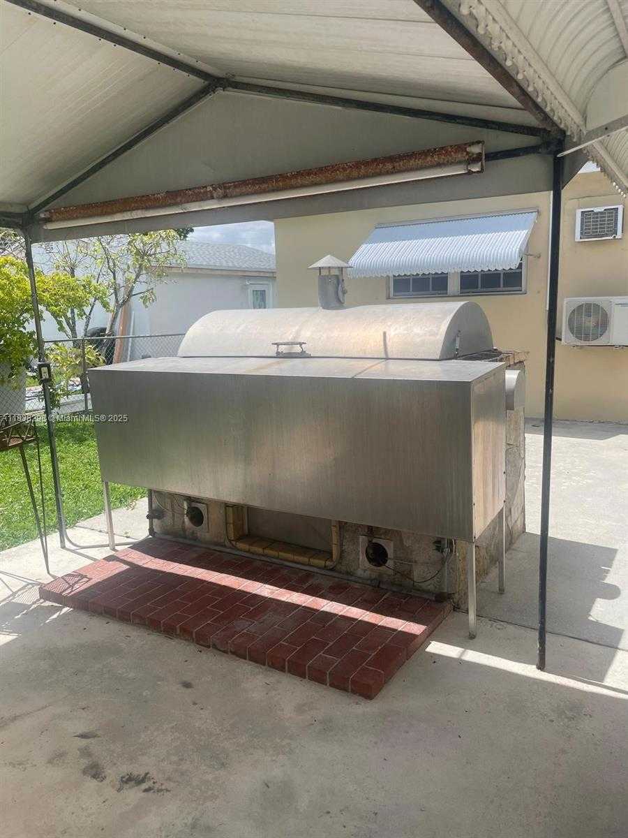 Small Image of 292 WEST 39TH PL, Hialeah Number 17