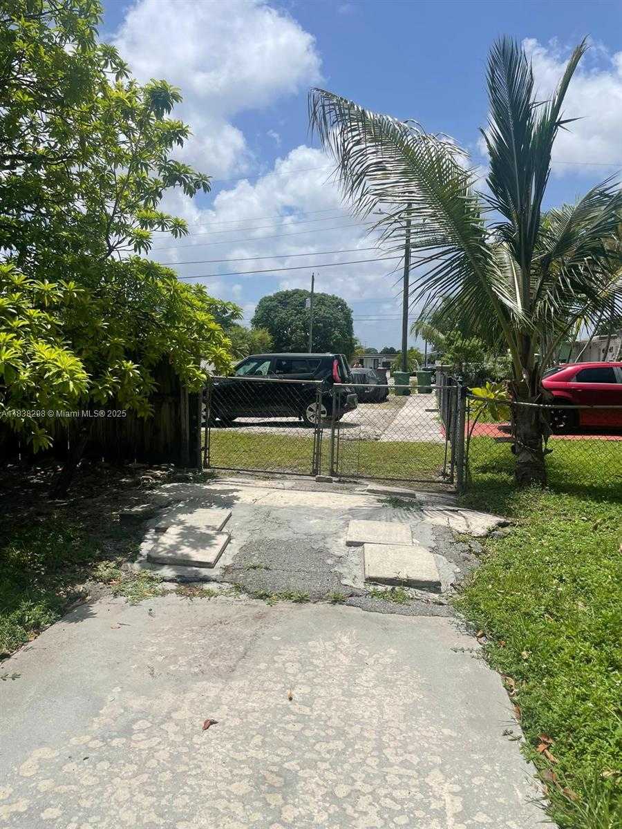 Small Image of 292 WEST 39TH PL, Hialeah Number 18