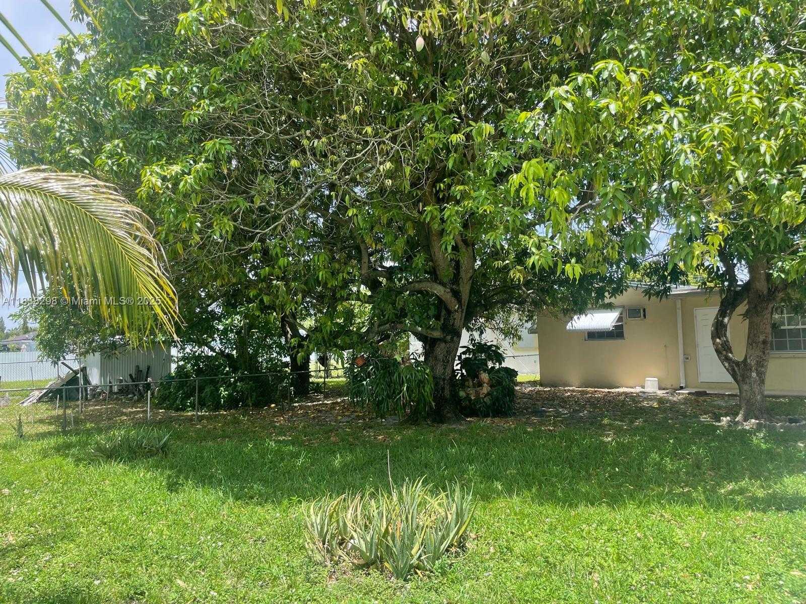 Small Image of 292 WEST 39TH PL, Hialeah Number 19