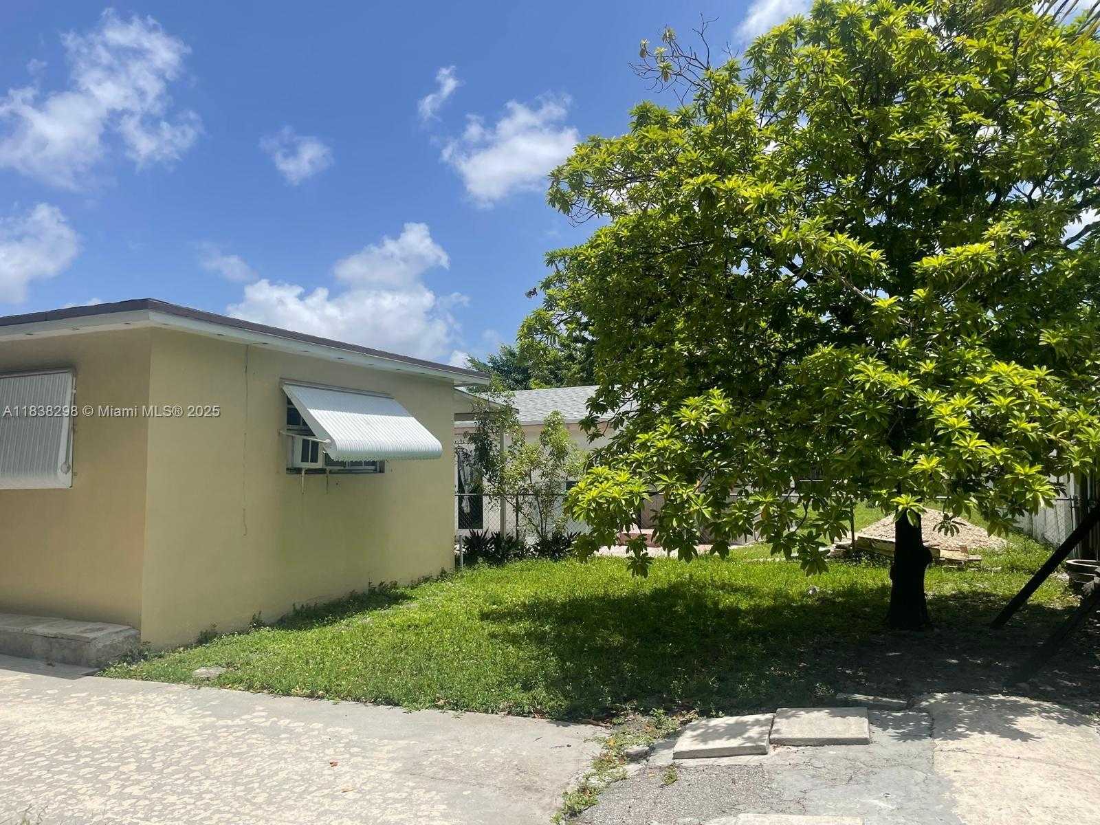 Small Image of 292 WEST 39TH PL, Hialeah Number 21