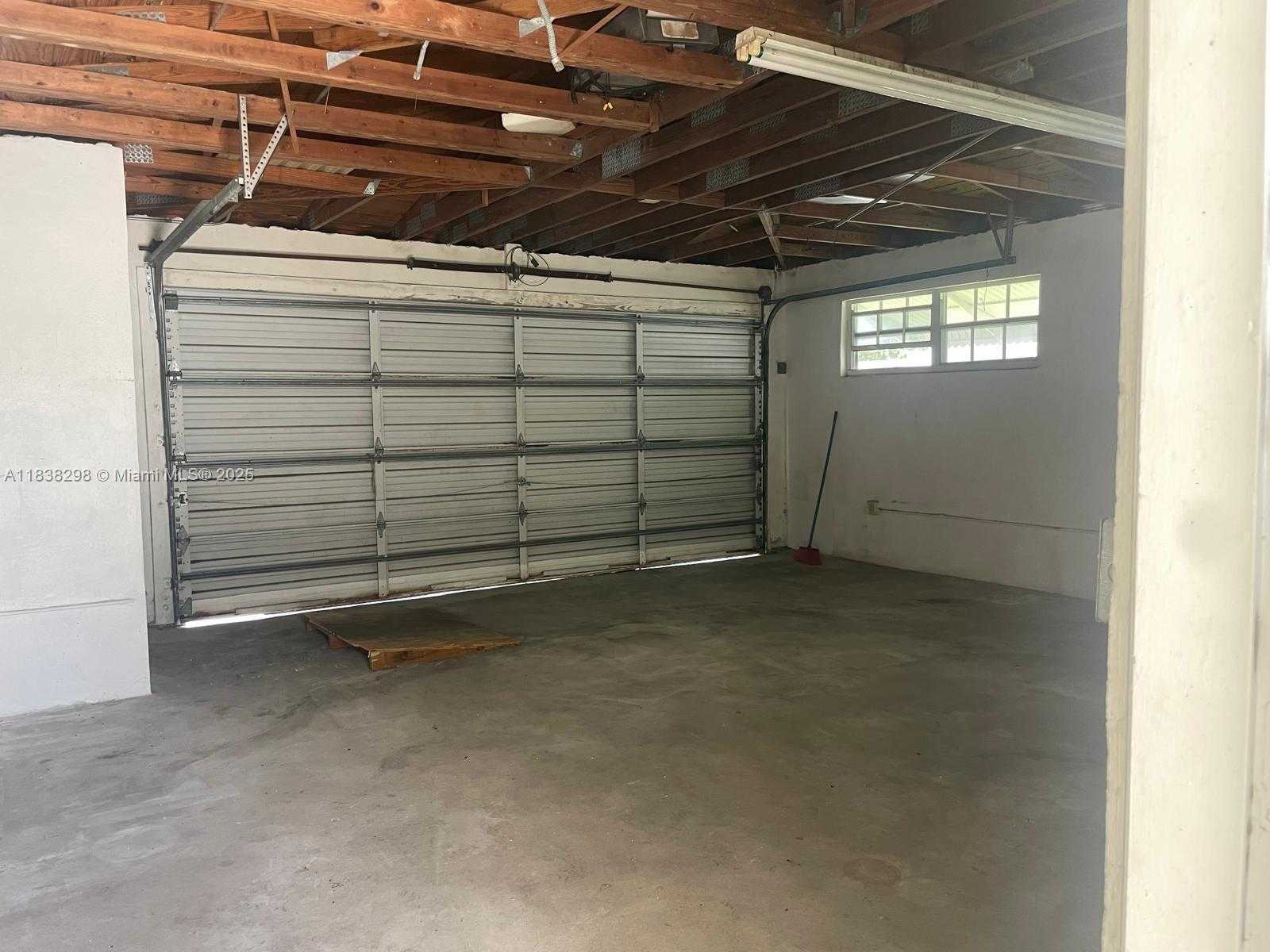 Small Image of 292 WEST 39TH PL, Hialeah Number 4