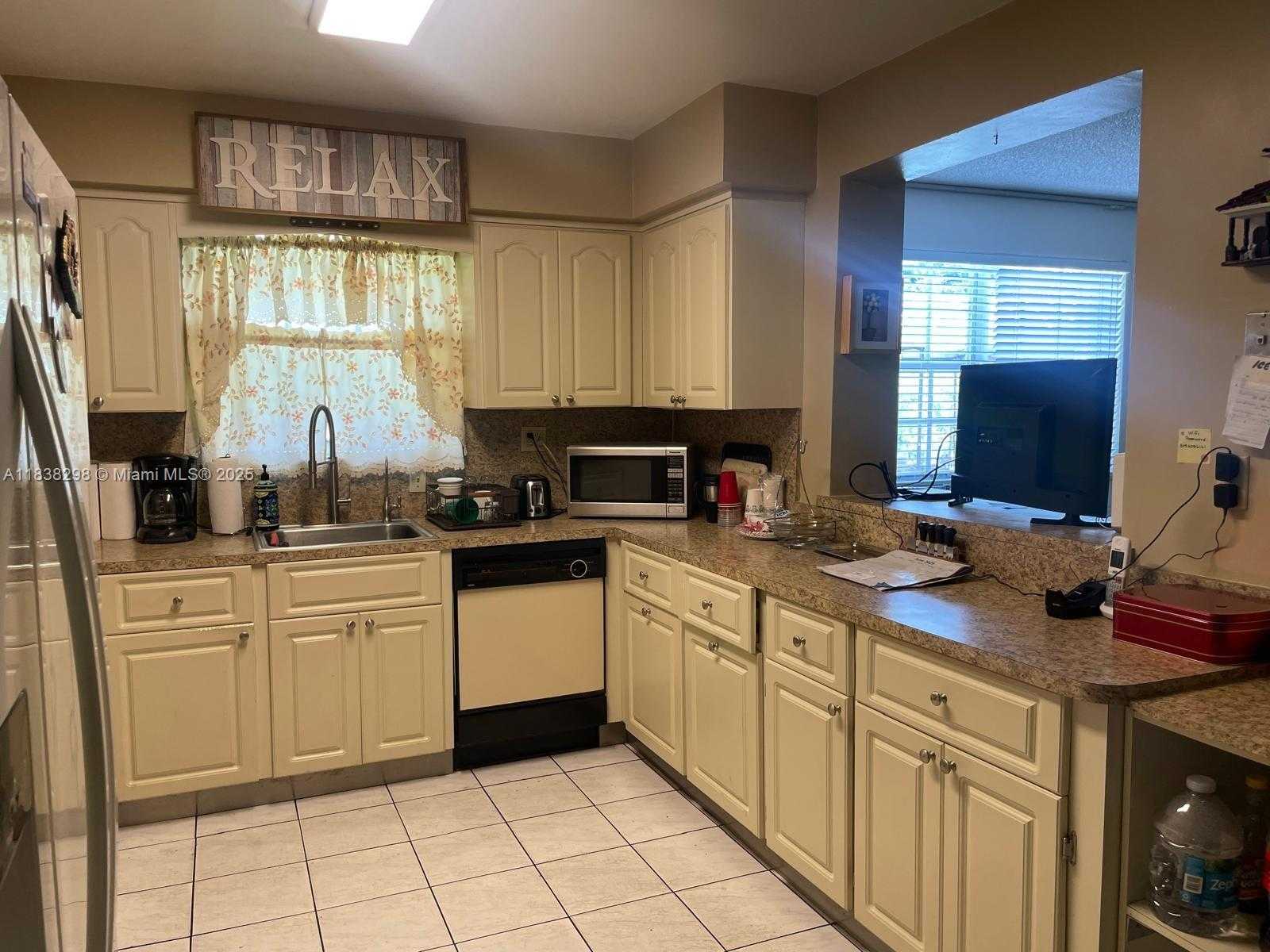 Small Image of 292 WEST 39TH PL, Hialeah Number 6
