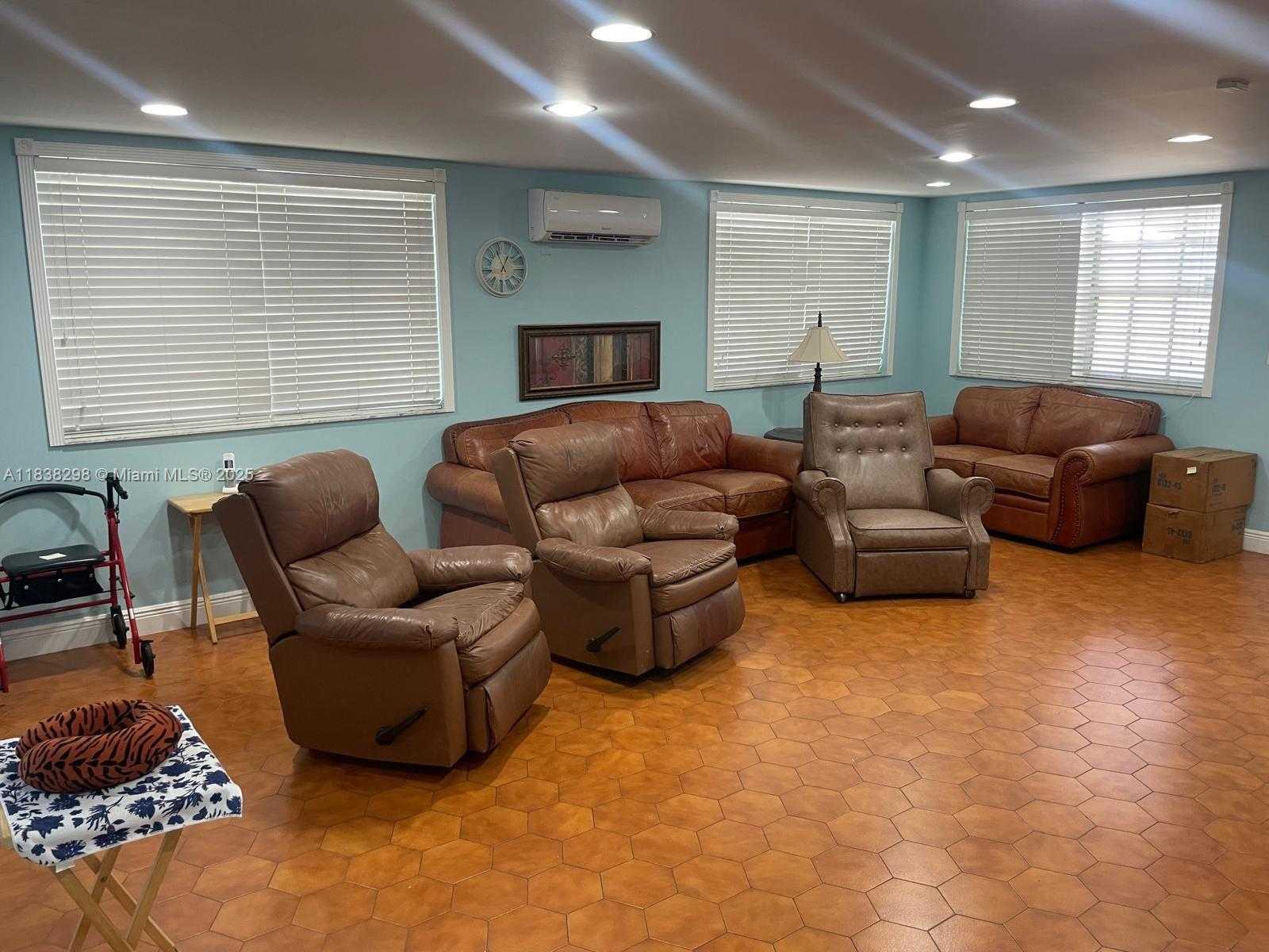 Small Image of 292 WEST 39TH PL, Hialeah Number 9