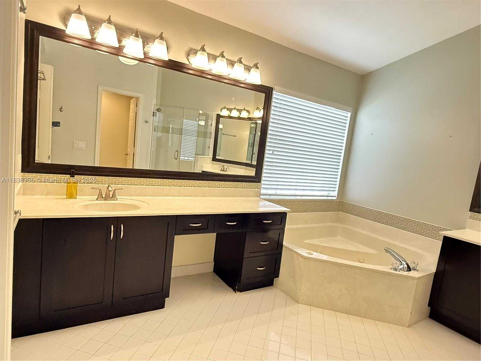 Small Image of 794 LAKE BLVD, Weston Number 10