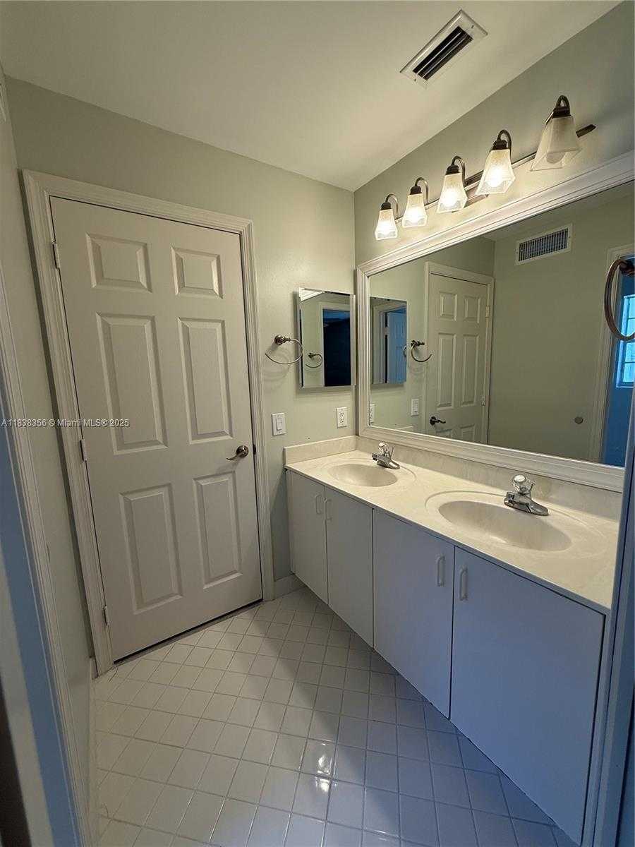 Small Image of 794 LAKE BLVD, Weston Number 17