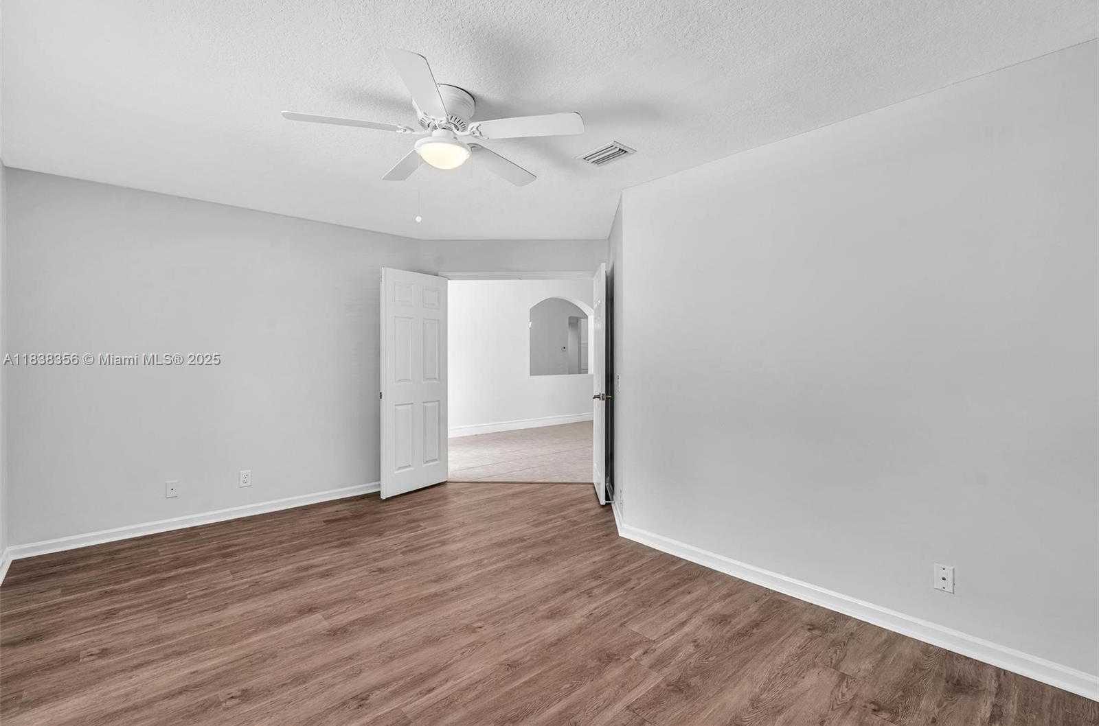 Small Image of 794 LAKE BLVD, Weston Number 34