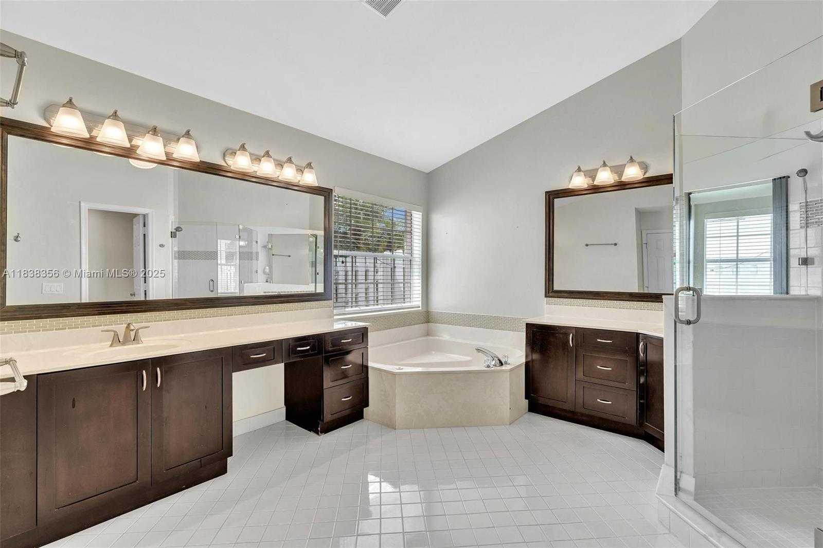 Small Image of 794 LAKE BLVD, Weston Number 43