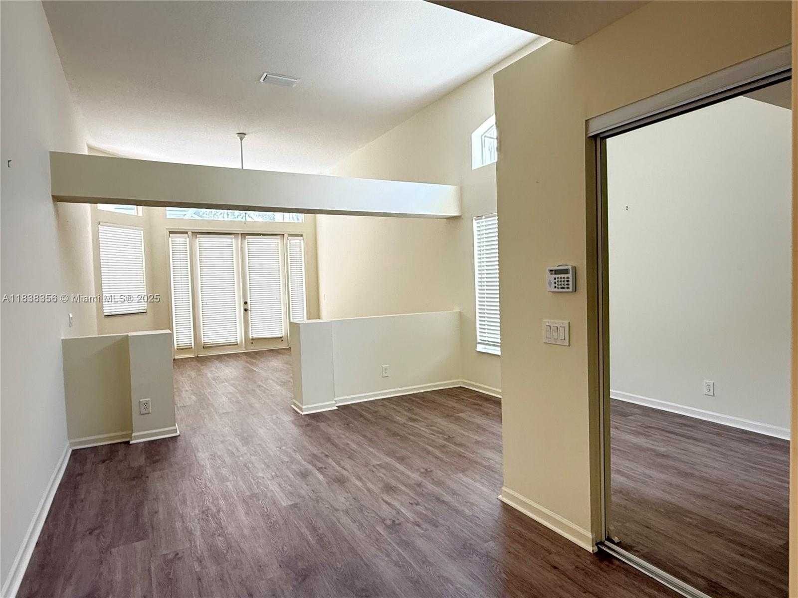 Small Image of 794 LAKE BLVD, Weston Number 7