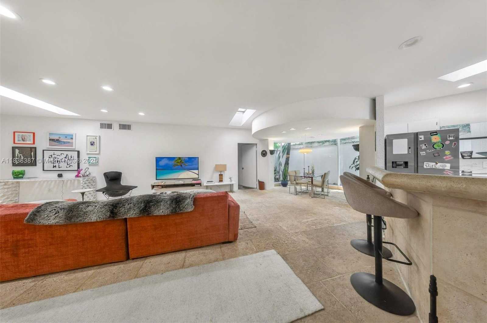 Small Image of 3200 MORRIS LANE, Miami Number 10