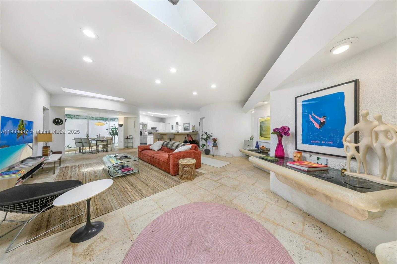 Small Image of 3200 MORRIS LANE, Miami Number 11