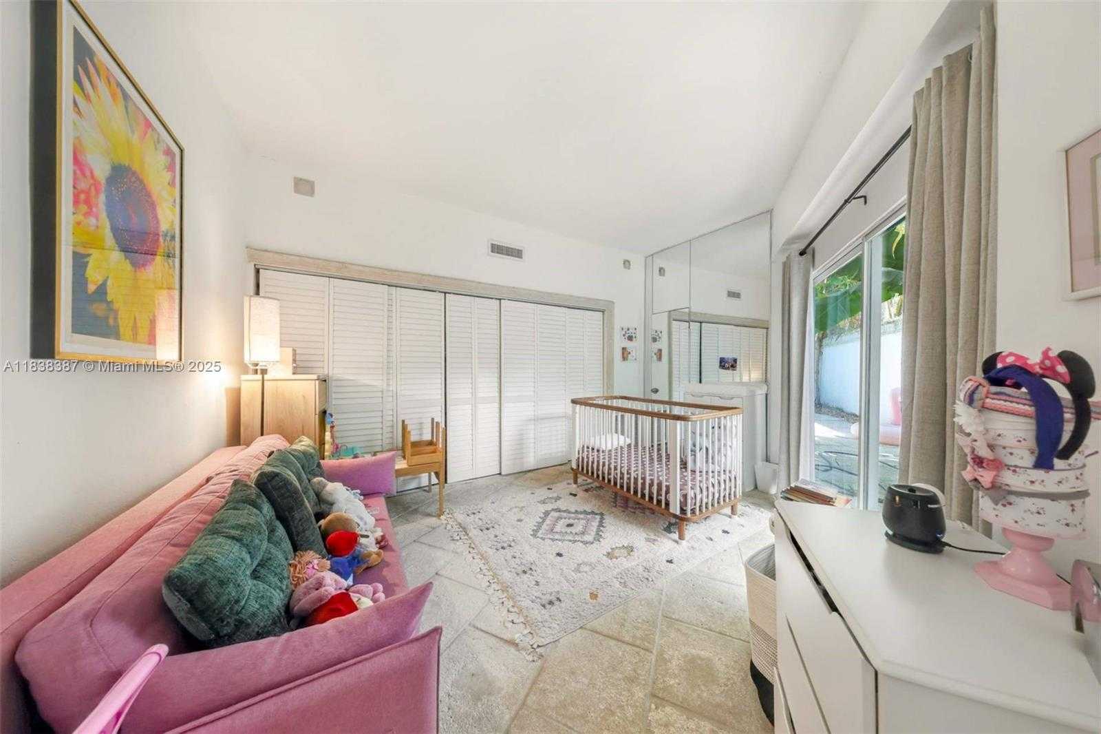 Small Image of 3200 MORRIS LANE, Miami Number 16