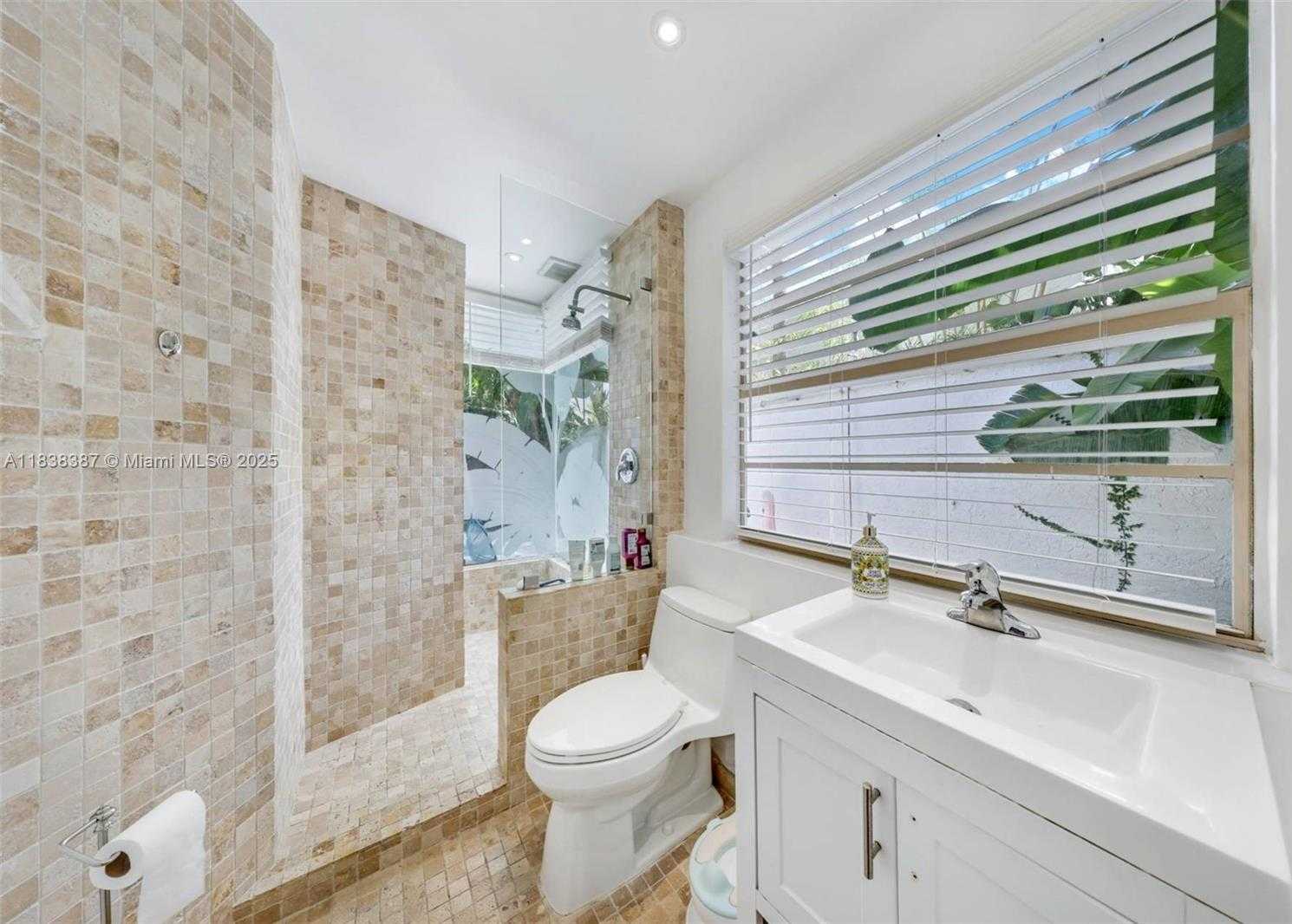 Small Image of 3200 MORRIS LANE, Miami Number 17