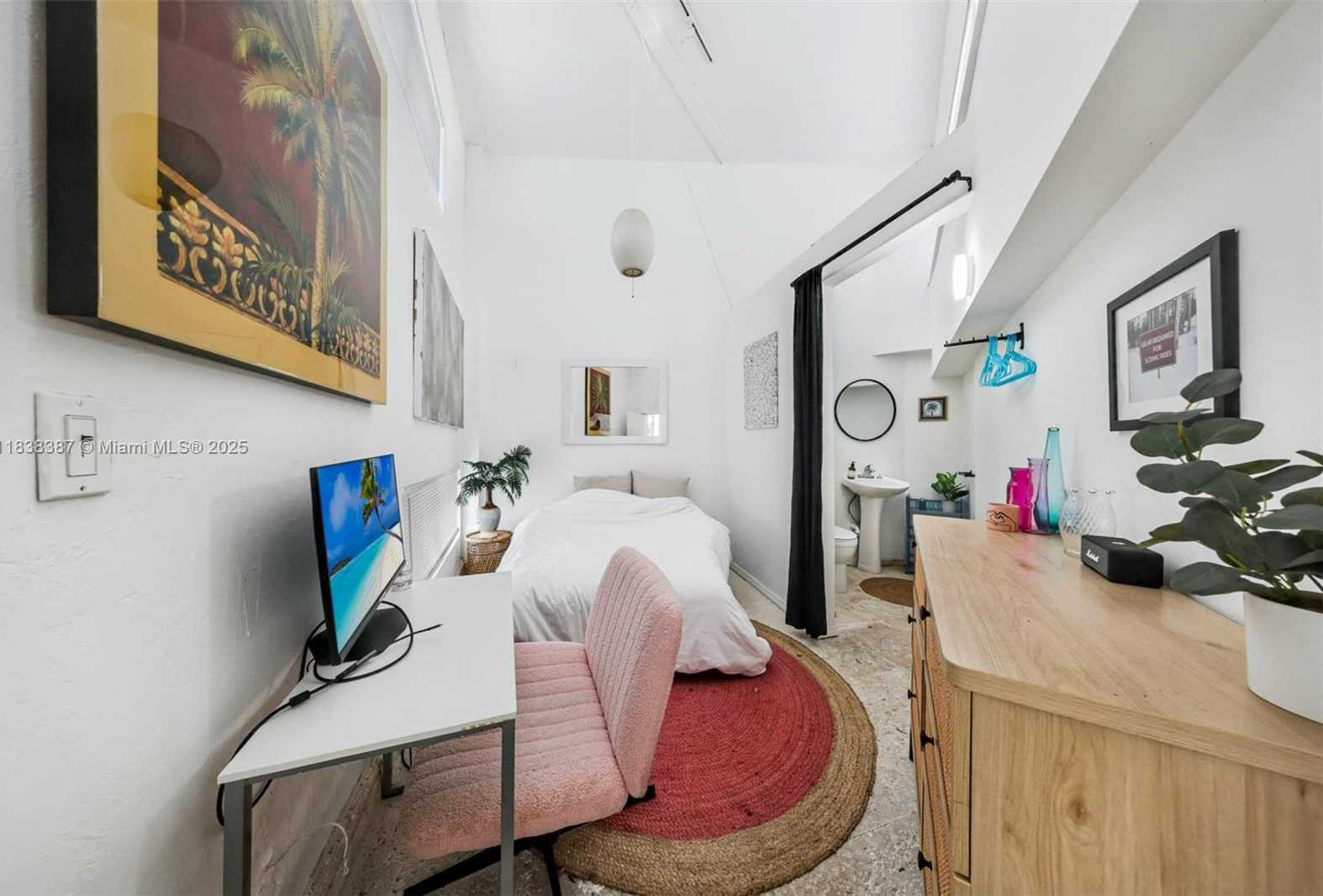 Small Image of 3200 MORRIS LANE, Miami Number 18