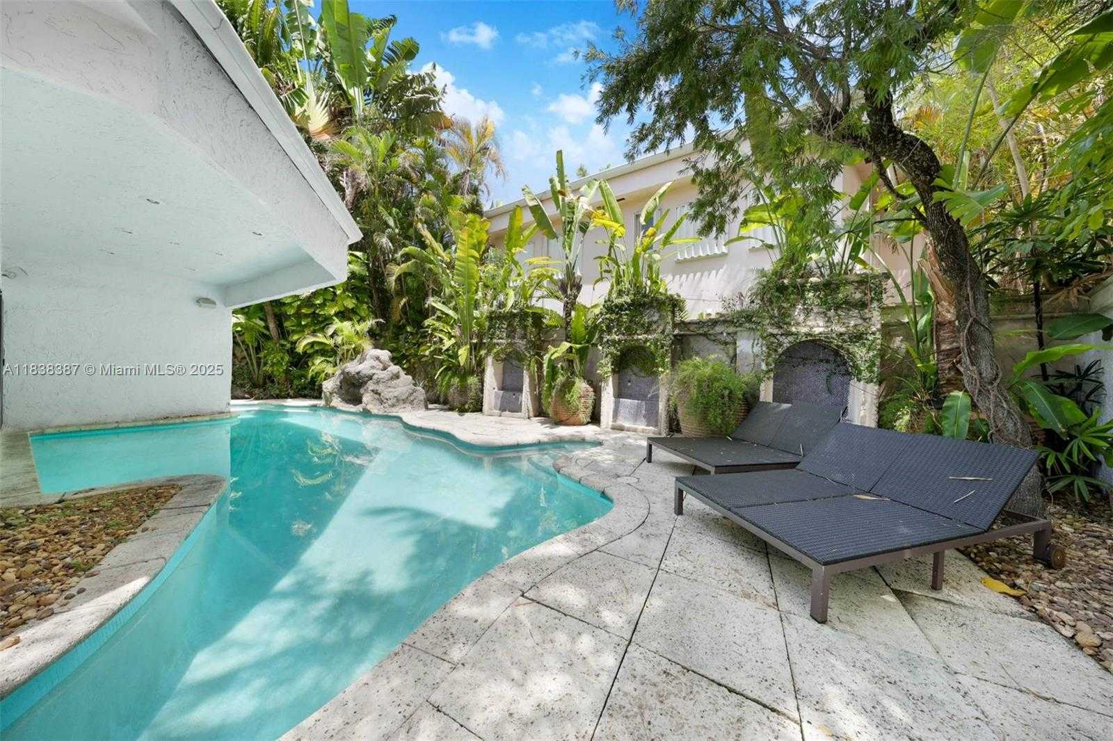 Small Image of 3200 MORRIS LANE, Miami Number 21