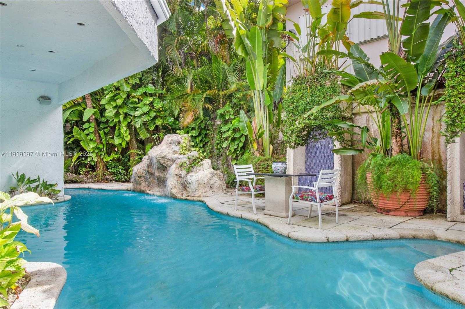 Small Image of 3200 MORRIS LANE, Miami Number 24