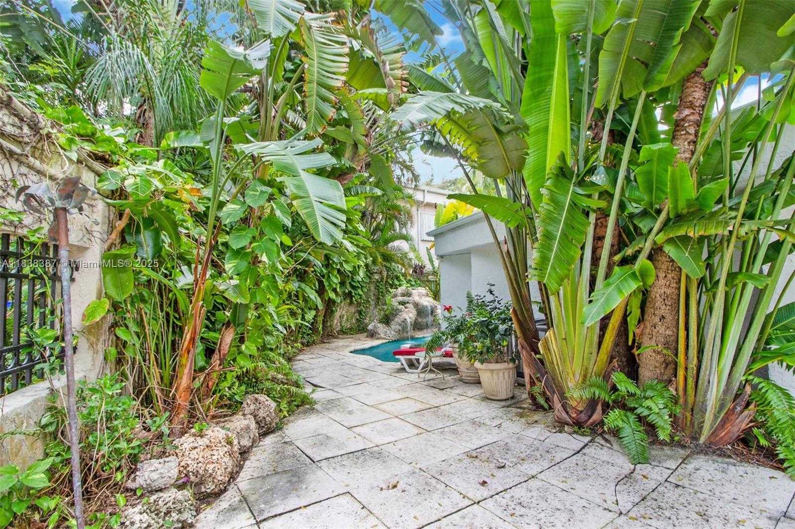 Small Image of 3200 MORRIS LANE, Miami Number 25