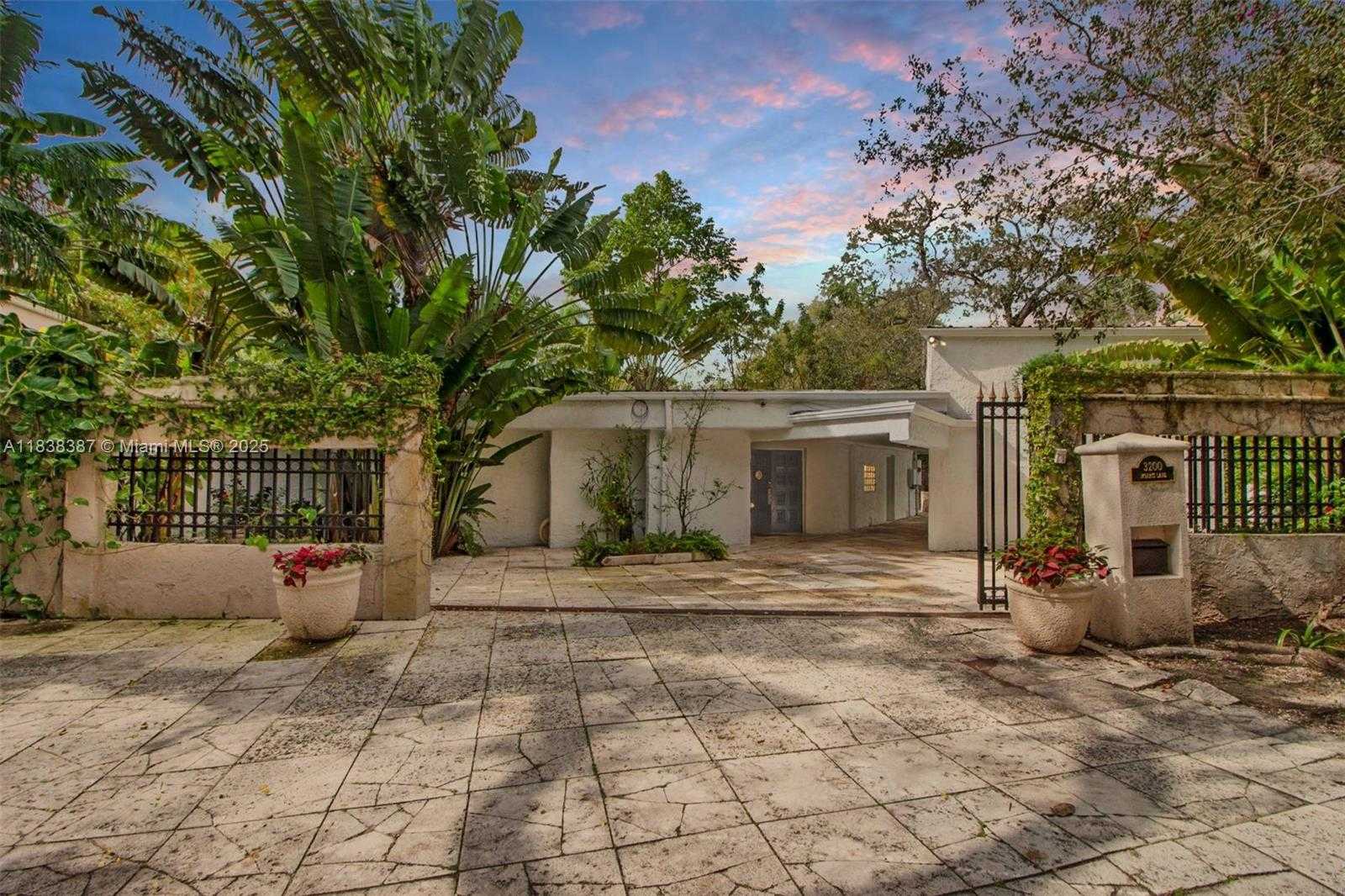 Small Image of 3200 MORRIS LANE, Miami Number 32