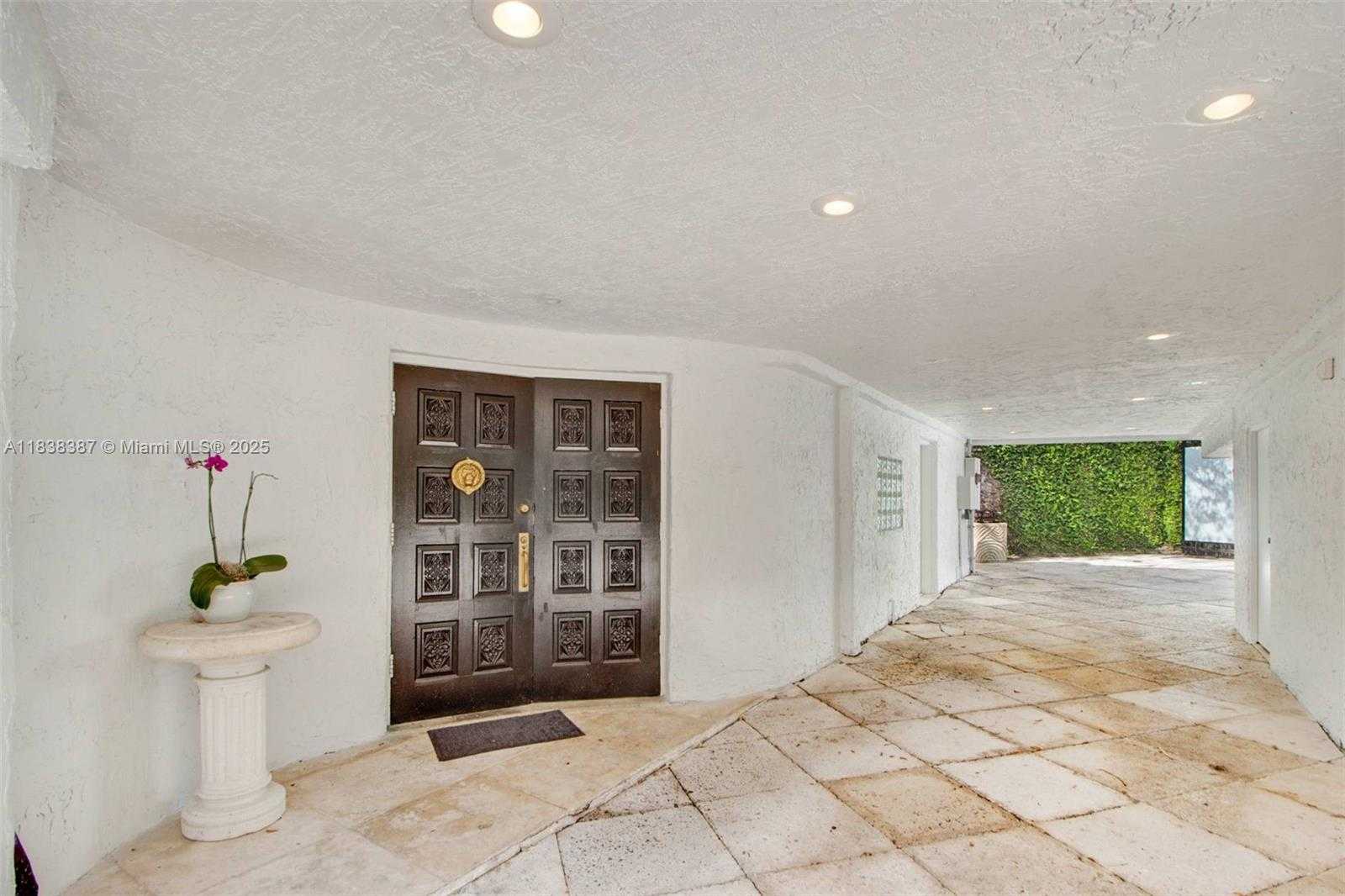 Small Image of 3200 MORRIS LANE, Miami Number 7