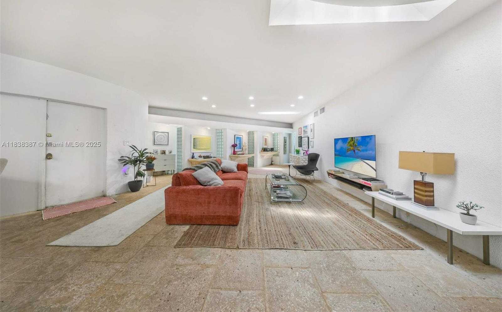 Small Image of 3200 MORRIS LANE, Miami Number 9