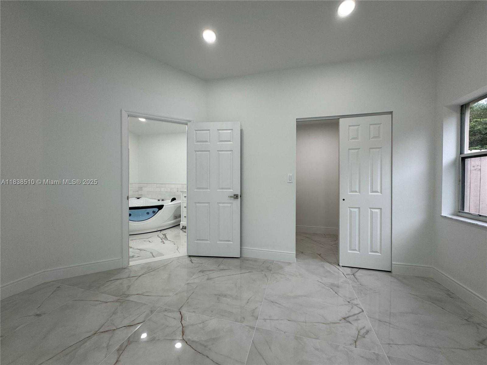 Small Image of 1470 SWEETBAY WAY, Hollywood Number 12