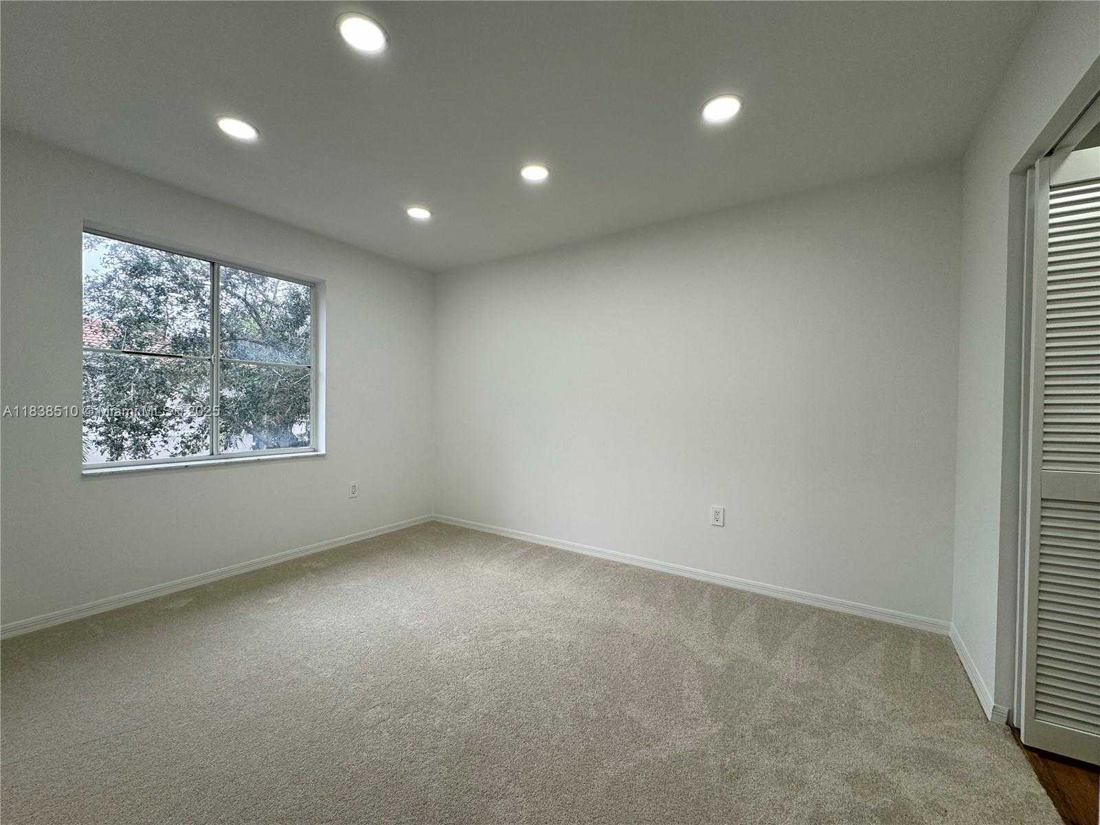 Small Image of 1470 SWEETBAY WAY, Hollywood Number 16
