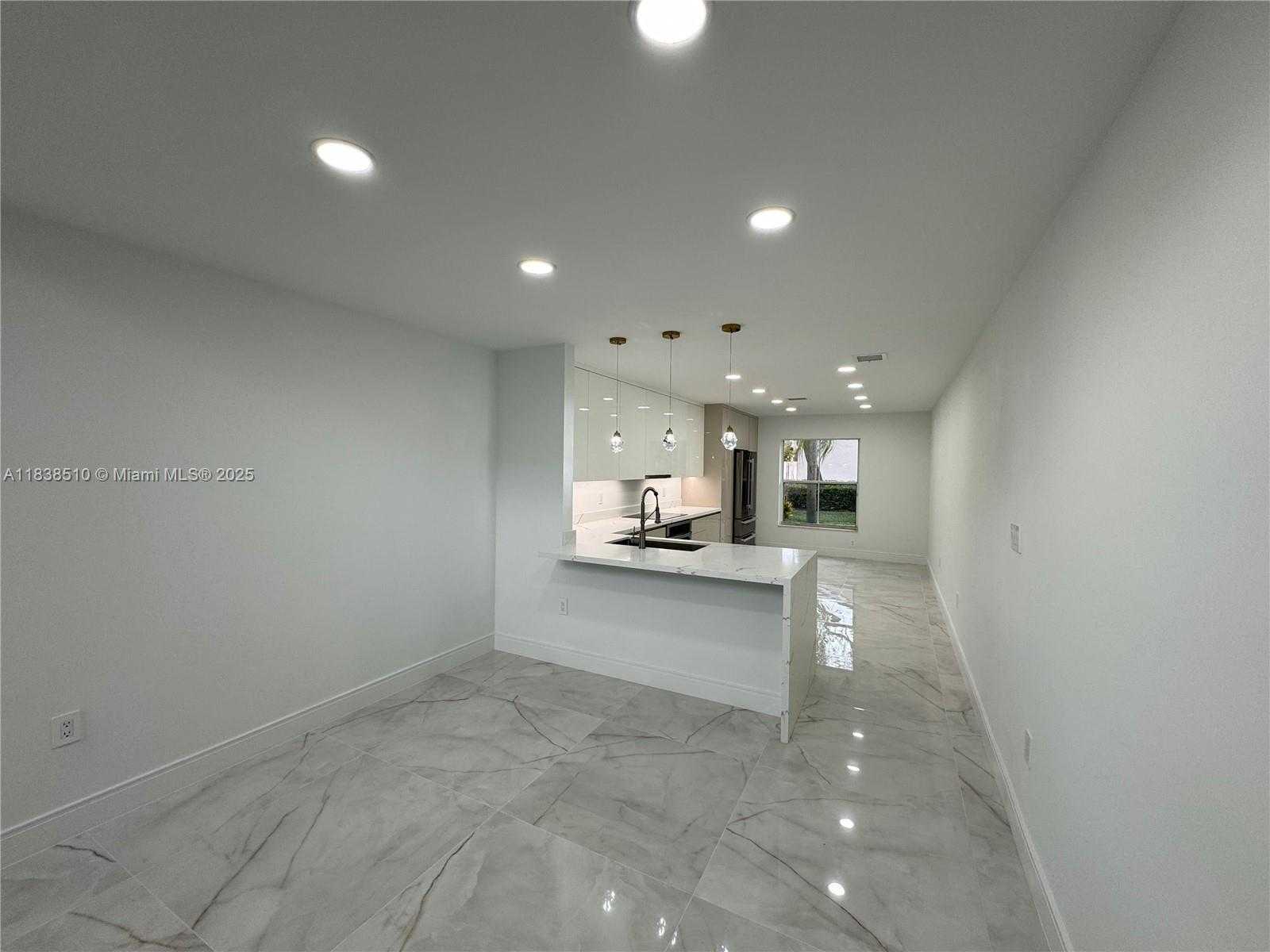 Small Image of 1470 SWEETBAY WAY, Hollywood Number 26