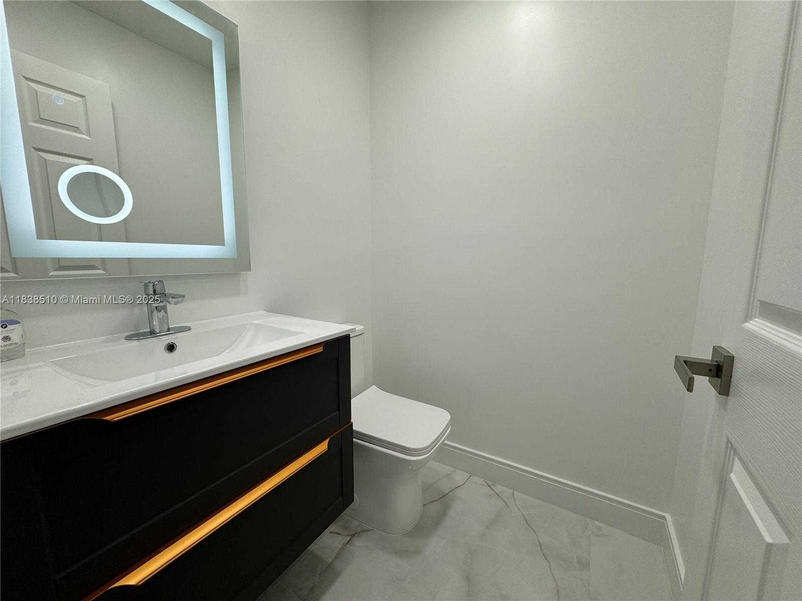 Small Image of 1470 SWEETBAY WAY, Hollywood Number 40