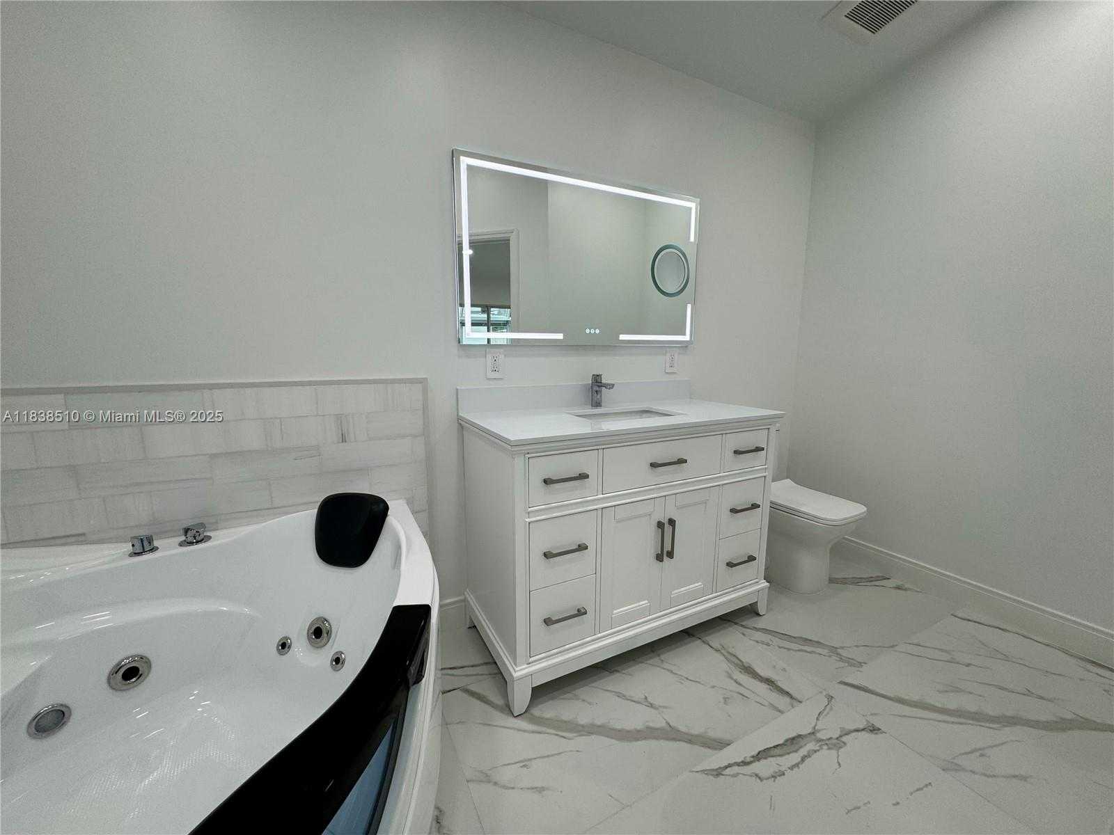Small Image of 1470 SWEETBAY WAY, Hollywood Number 42
