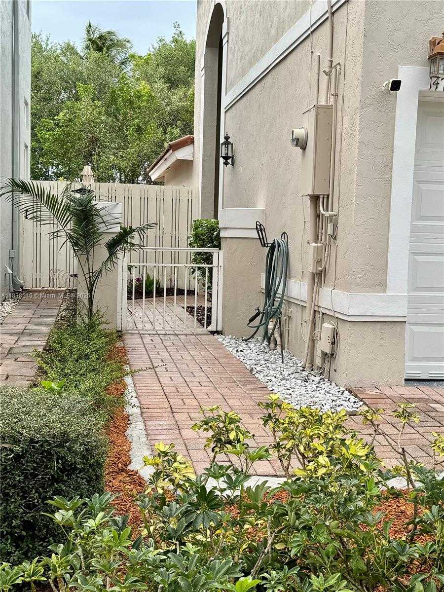 Small Image of 1470 SWEETBAY WAY, Hollywood Number 52