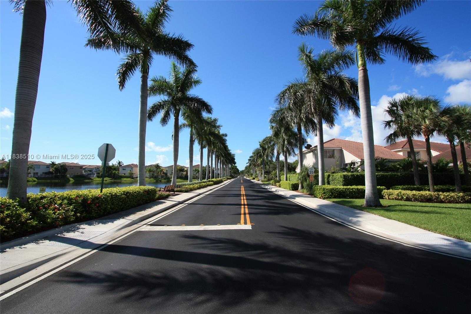 Small Image of 1470 SWEETBAY WAY, Hollywood Number 65