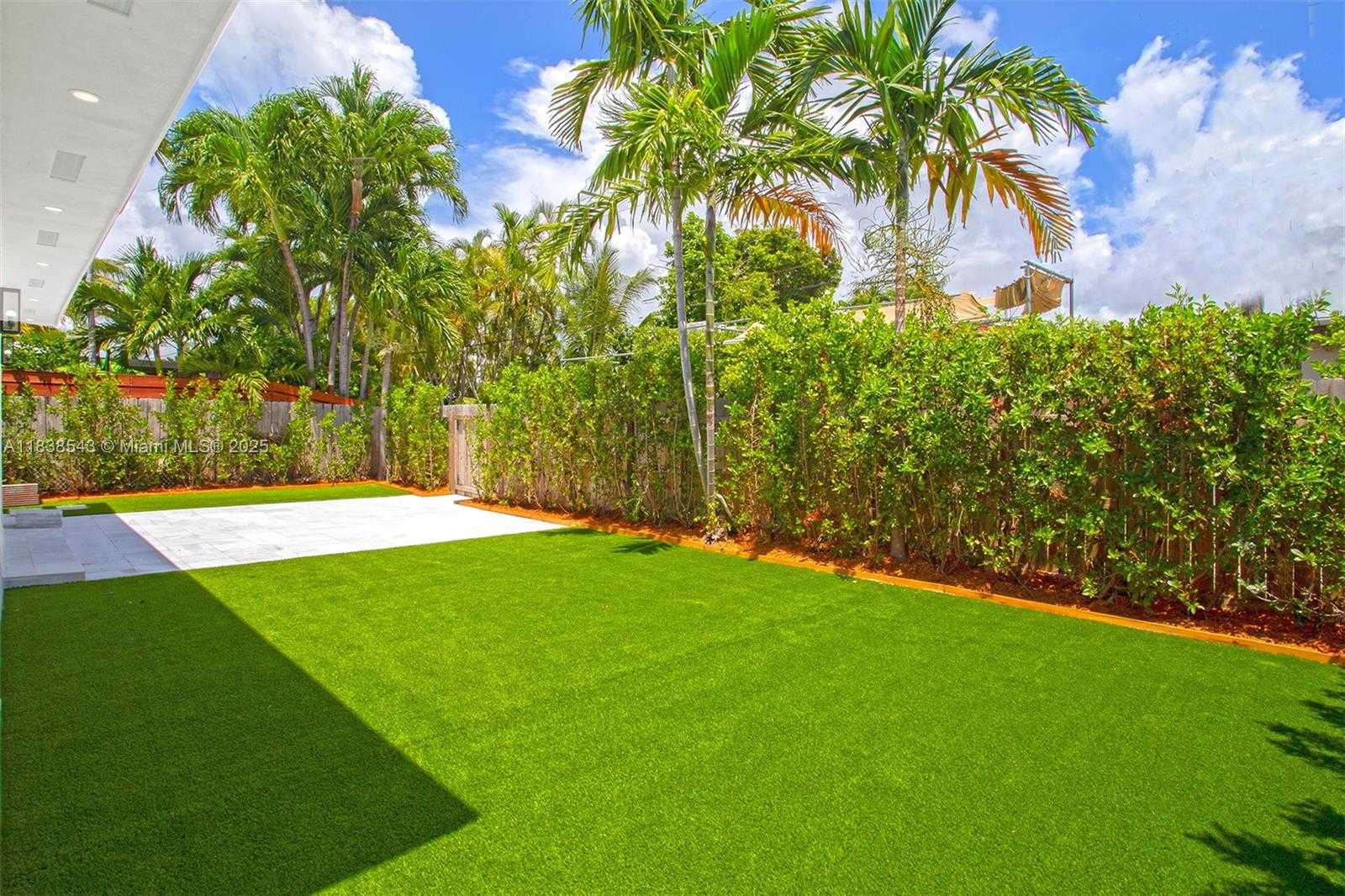 Small Image of Miami Beach Number 10