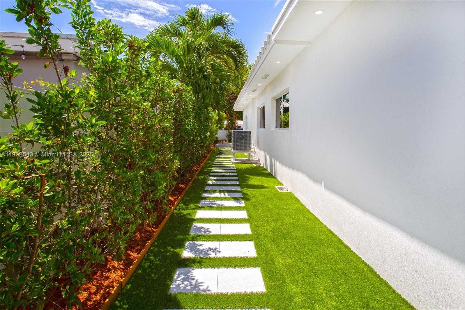 Small Image of Miami Beach Number 11