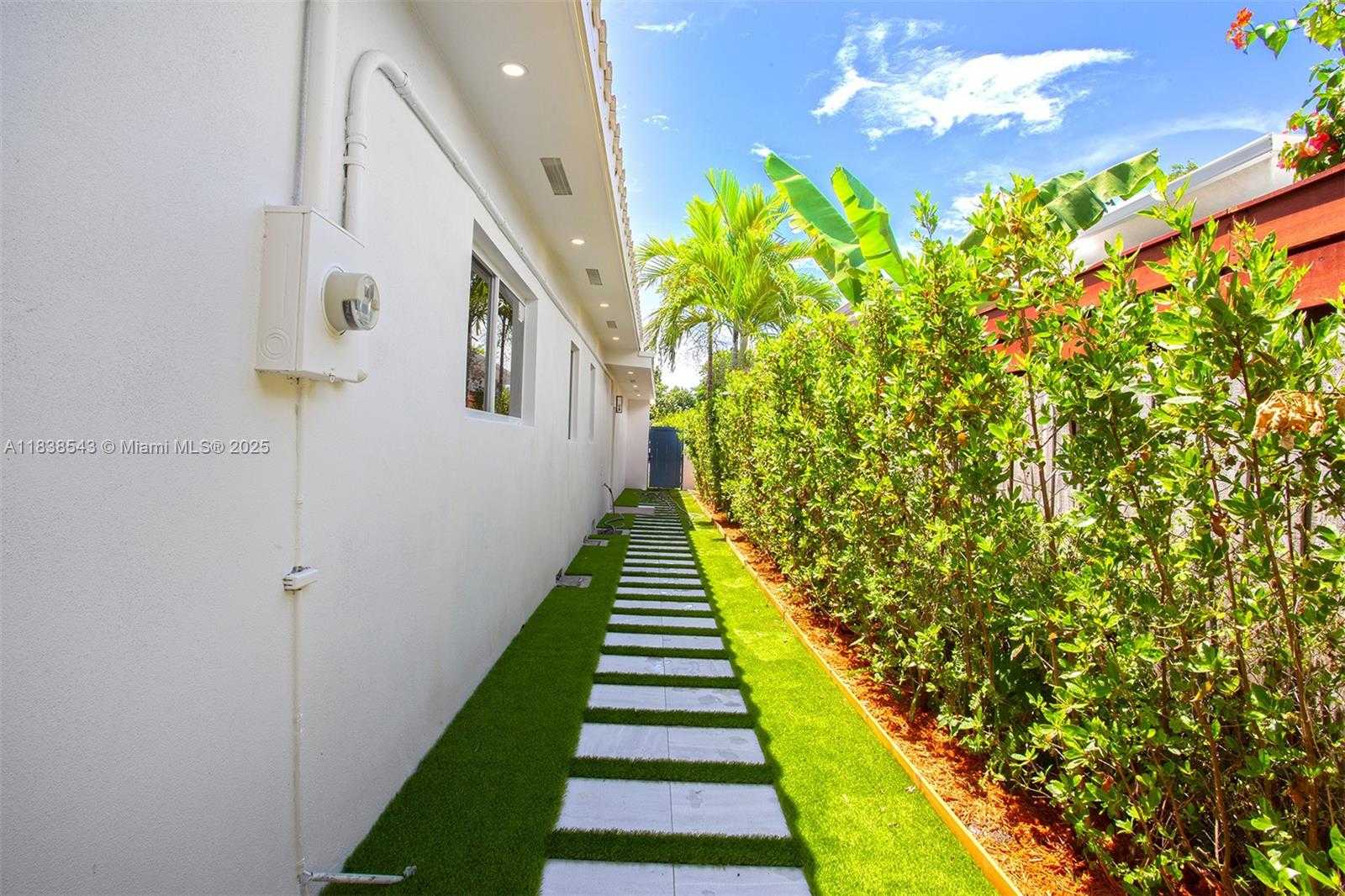 Small Image of Miami Beach Number 12