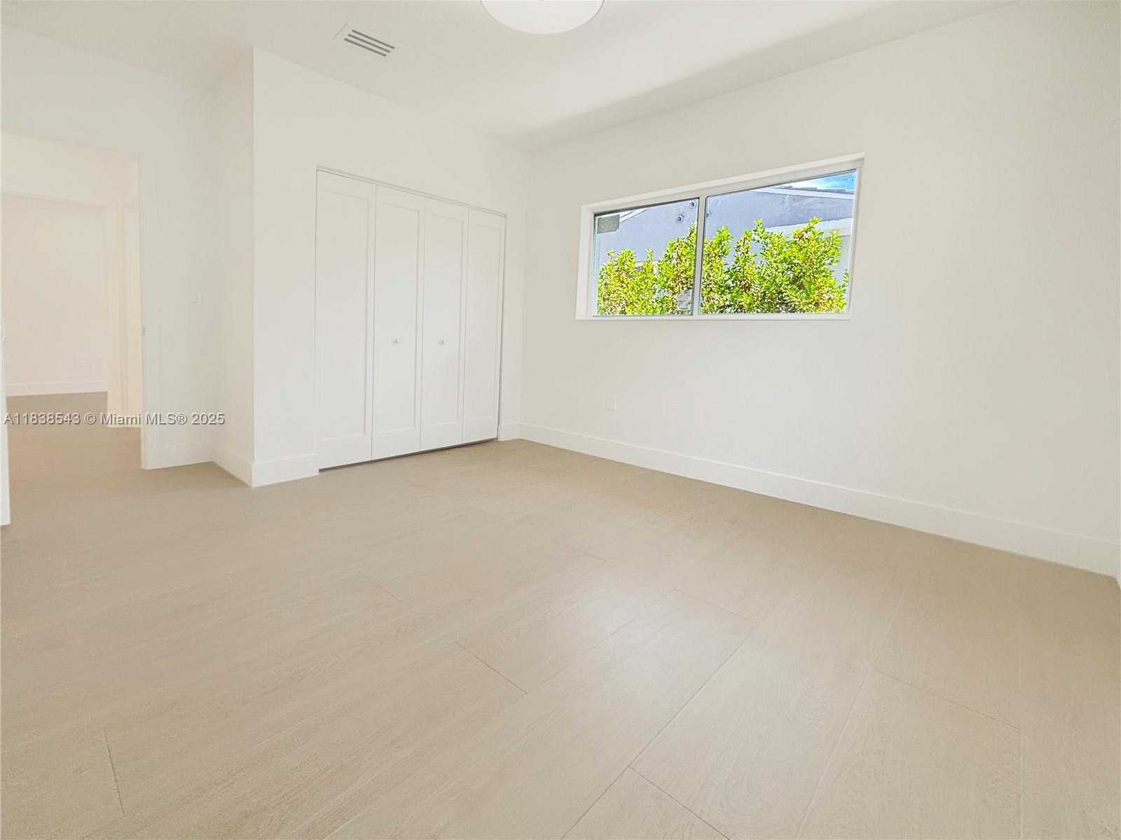Small Image of Miami Beach Number 34