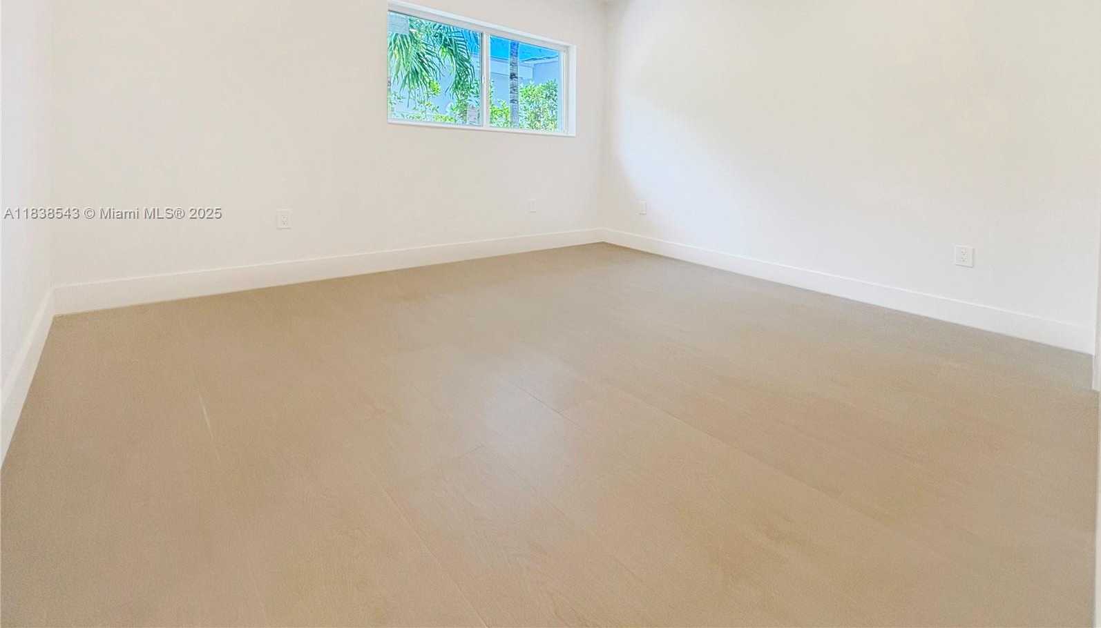 Small Image of Miami Beach Number 35