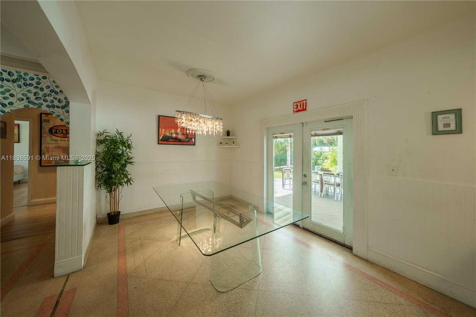 Small Image of 701 HOLLYWOOD BLVD, Hollywood Number 17
