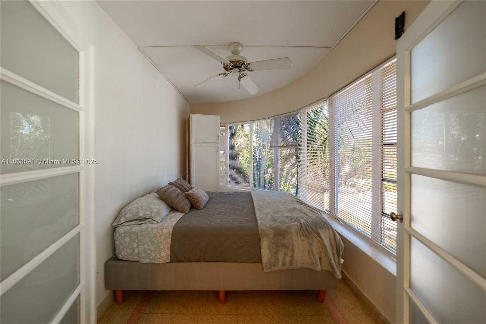 Small Image of 701 HOLLYWOOD BLVD, Hollywood Number 21
