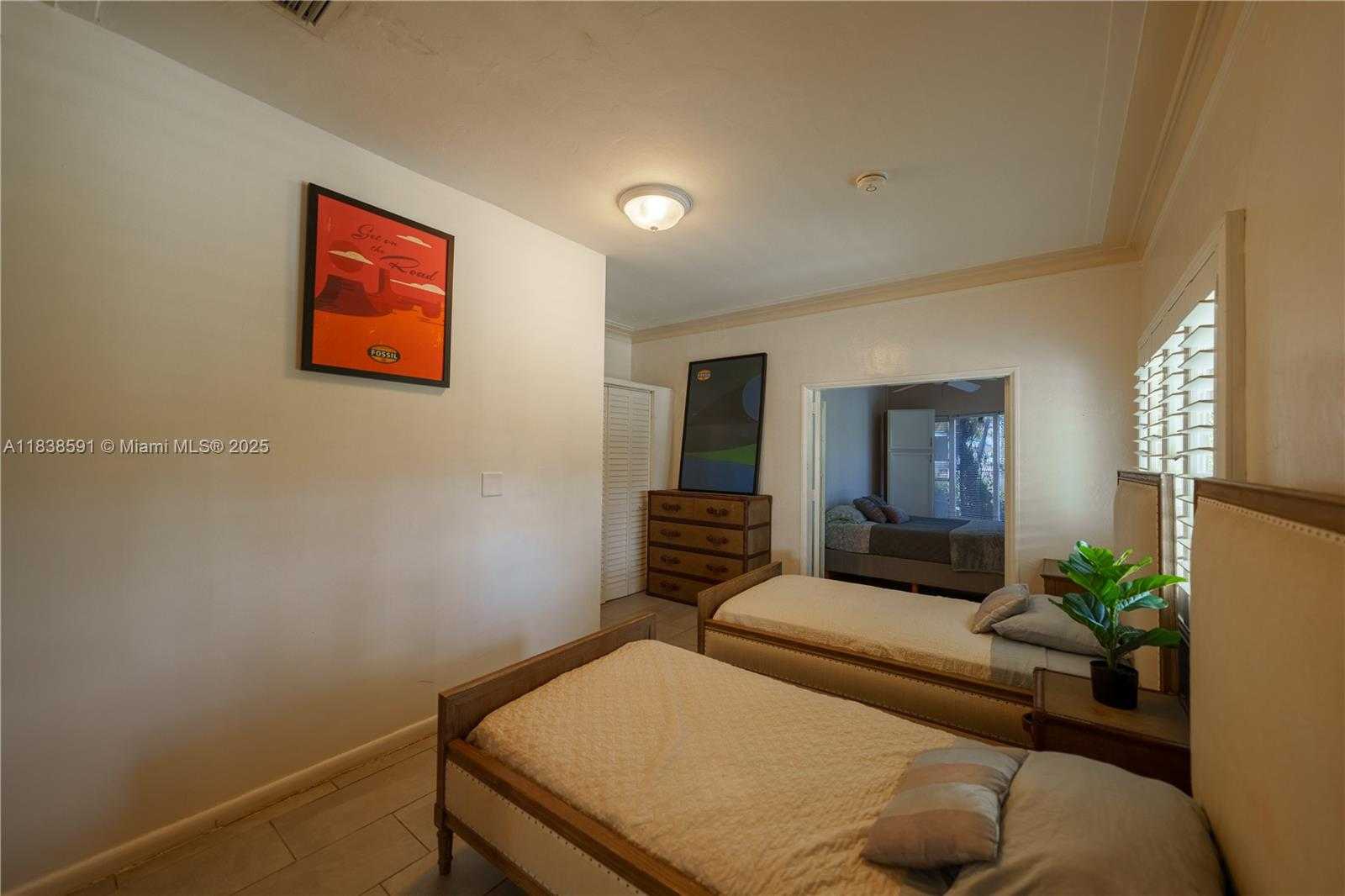 Small Image of 701 HOLLYWOOD BLVD, Hollywood Number 22
