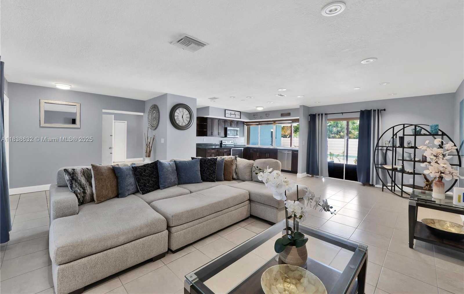 Small Image of 1730 NORTH 55TH AVE, Hollywood Number 4
