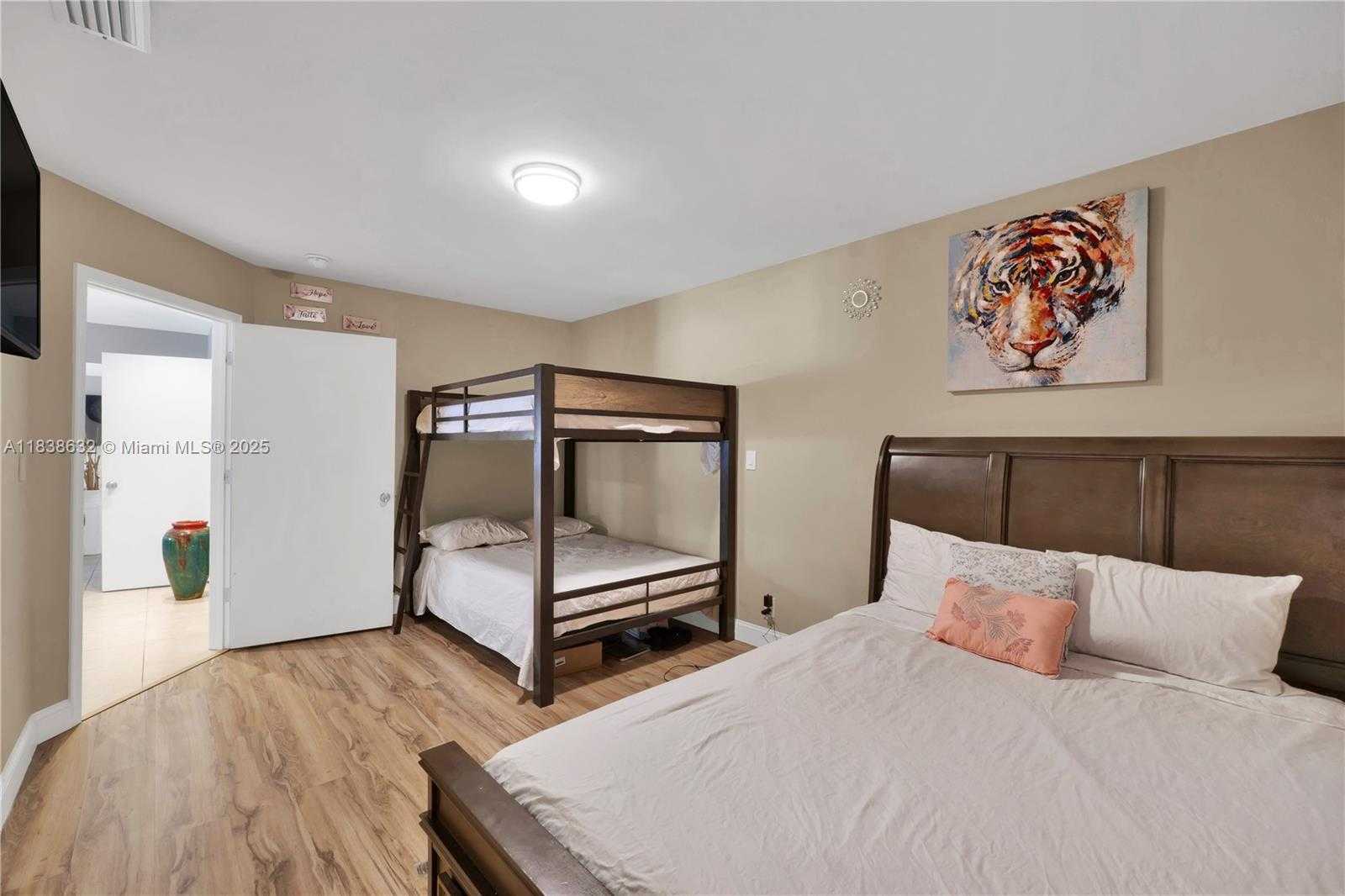 Small Image of 1730 NORTH 55TH AVE, Hollywood Number 5