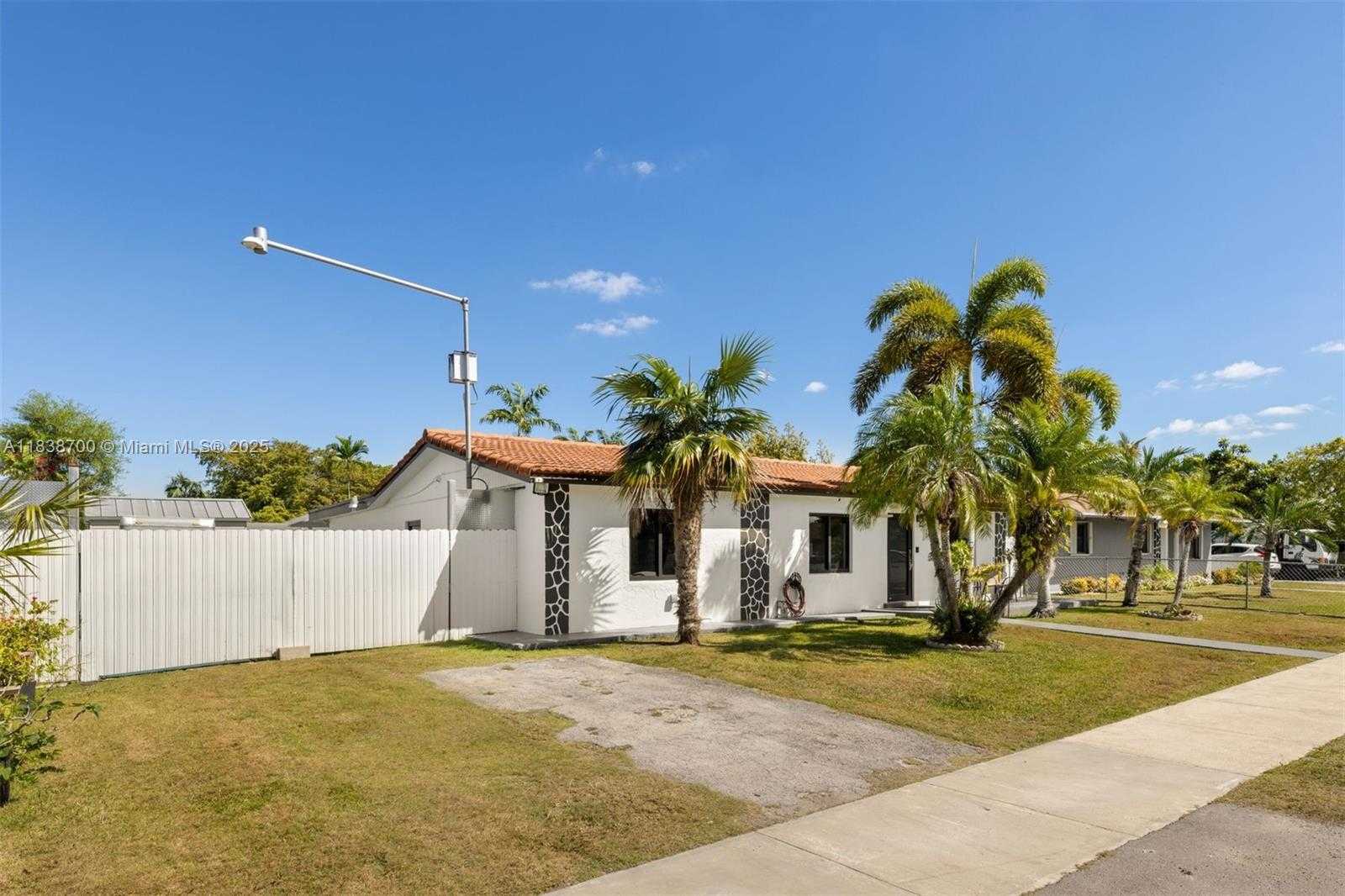 Small Image of 14435 SOUTH WEST 293RD TER, Homestead Number 2