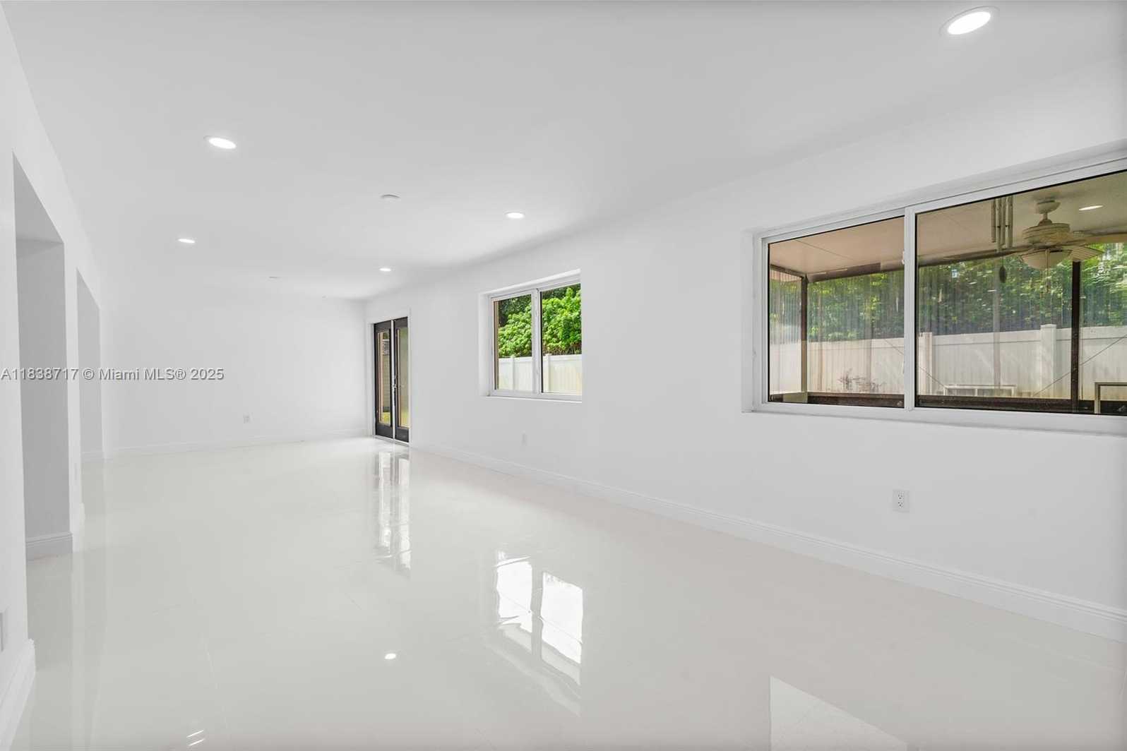 Small Image of 1124 YALE DR, Hollywood Number 10