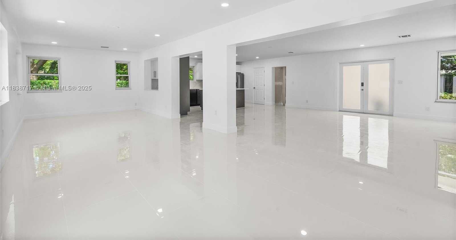 Small Image of 1124 YALE DR, Hollywood Number 11