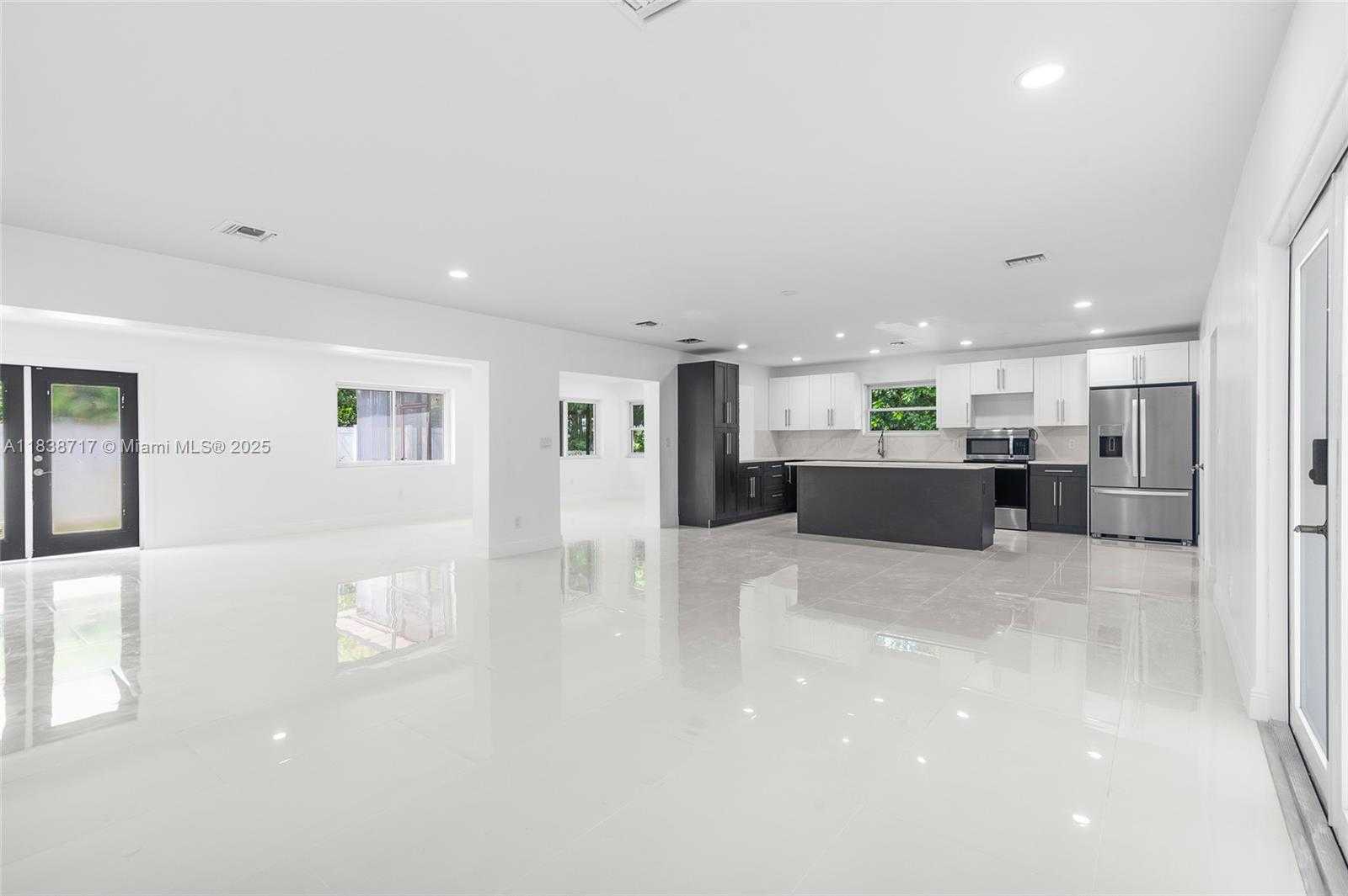 Small Image of 1124 YALE DR, Hollywood Number 12